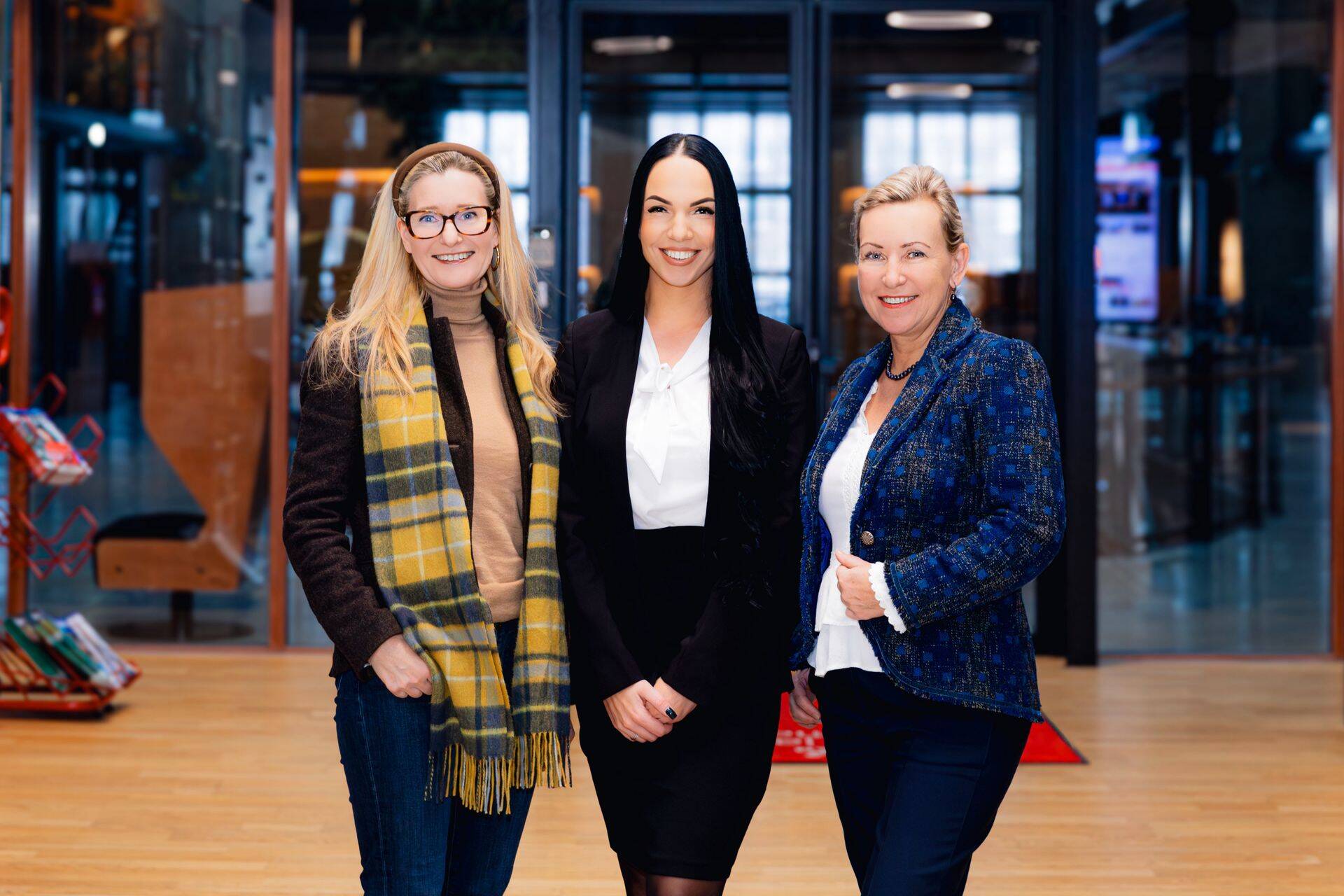 Annika Kitsing, Helen Klettenberg ja Pille Parind-Nisula räägivad saates "Juhtimisaudit" juhtimisega seotud teemadest, nagu kaasamine, rahulolu ja andmete kasutamine otsuste tegemiseks.