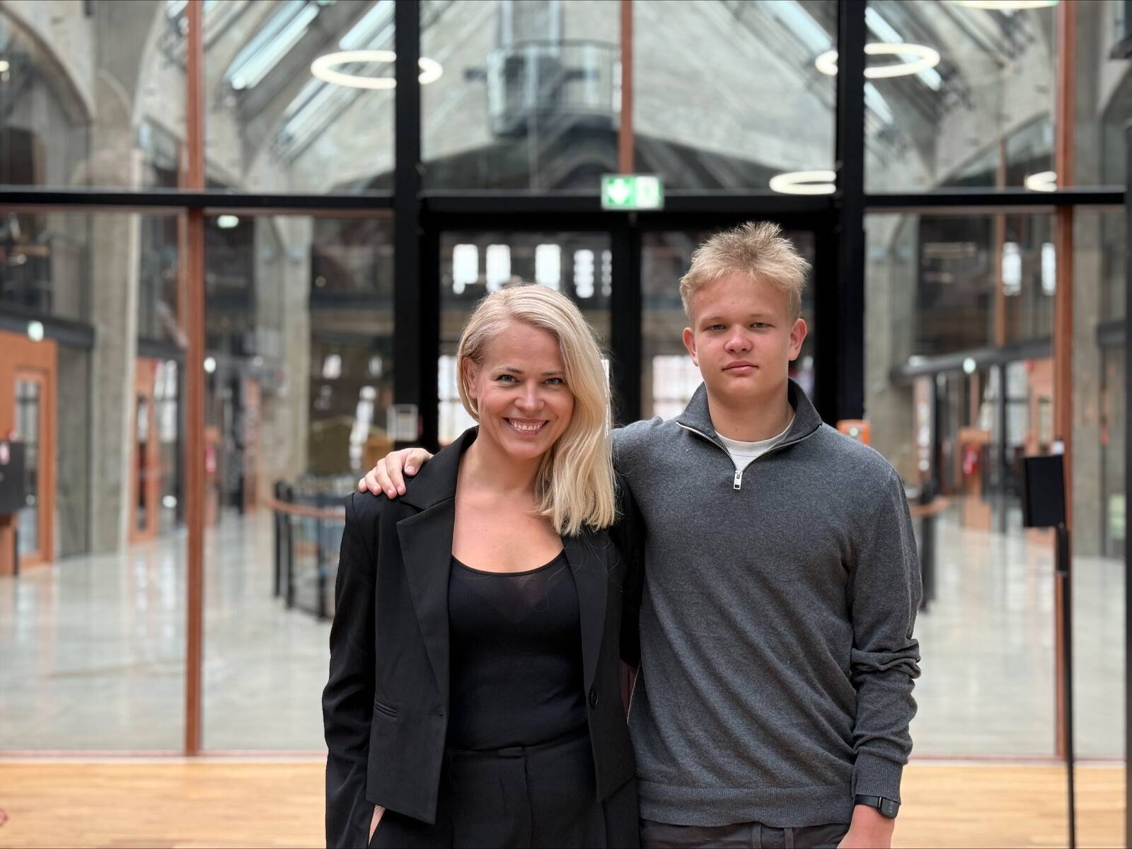 Eesti parima juhi kandidaat Sirli Männiksaar ning tema poeg Henrik.