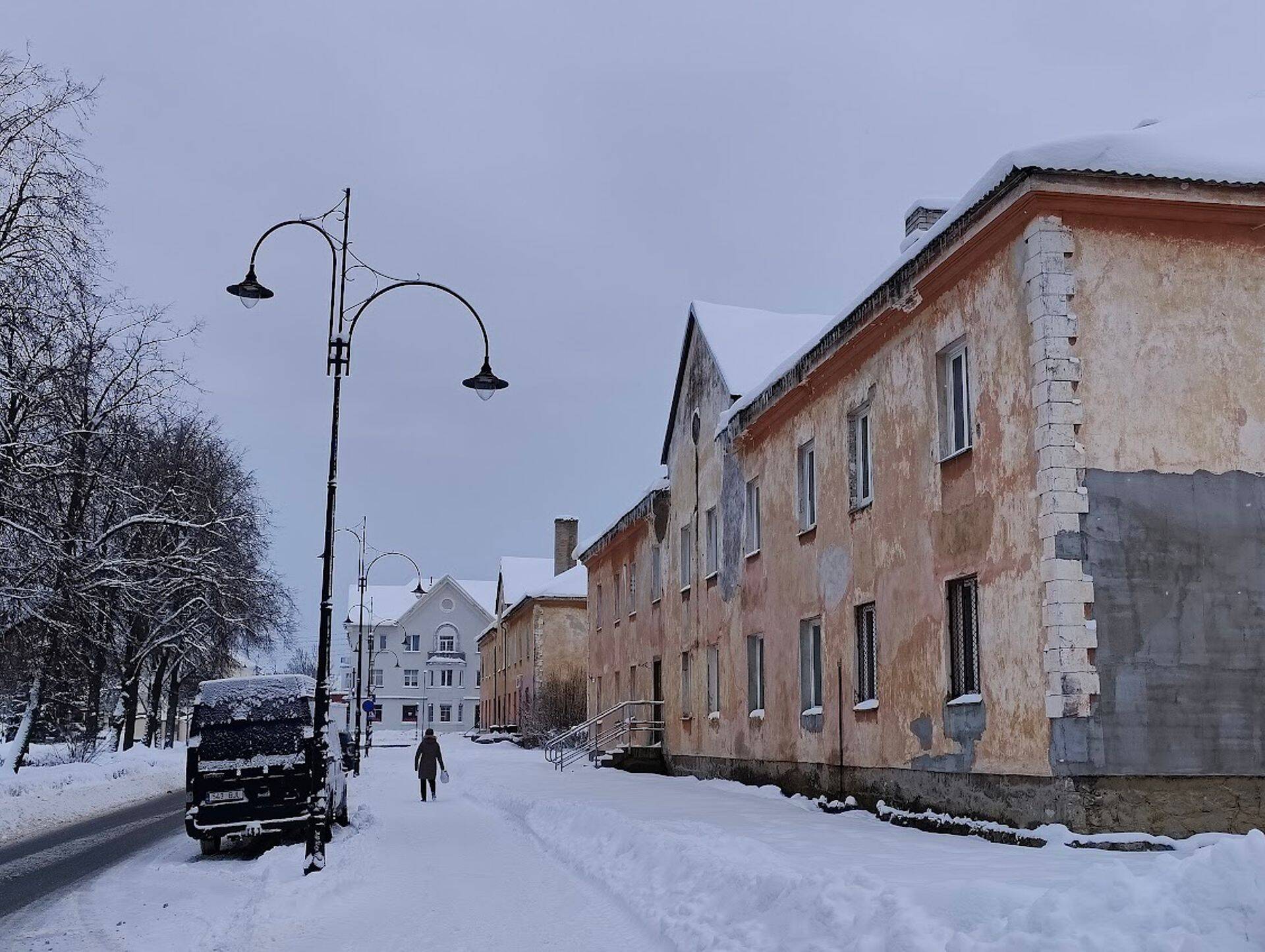 Центральная аллея Кохтла-Ярве рядом со зданием управы и городского собрания.