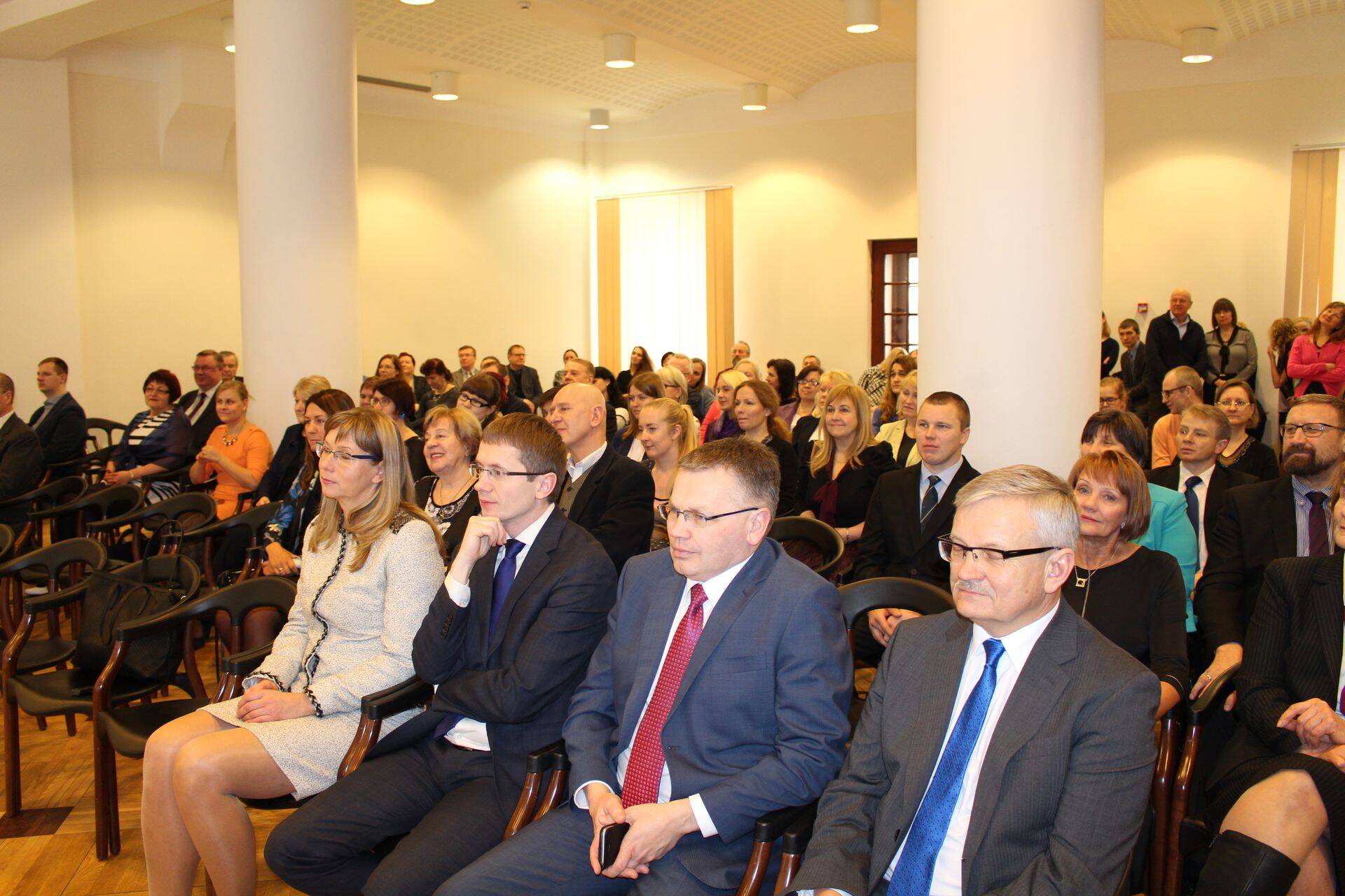 Maaeluminister andis üle ministeeriumi teenetemärgid