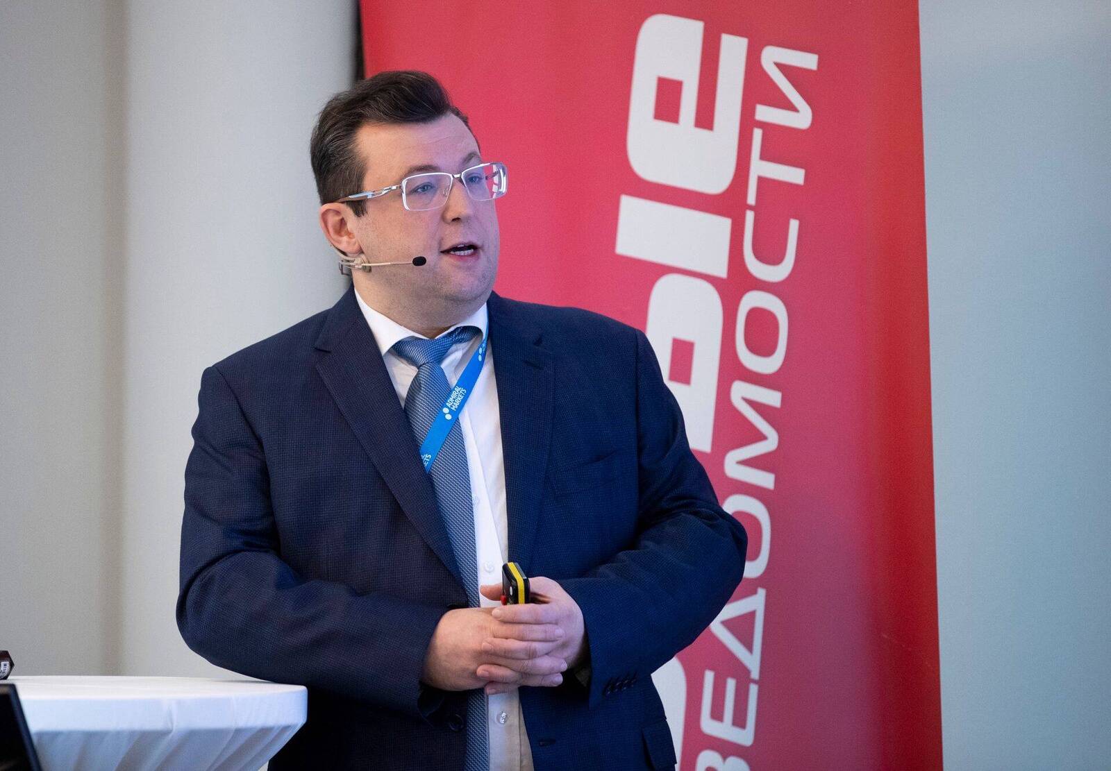 Основной владелец Admirals Group Александр Цихилов считает, что государственный сектор слишком часто повышает налоги, расширяет штат и увеличивает зарплаты своим сотрудникам.