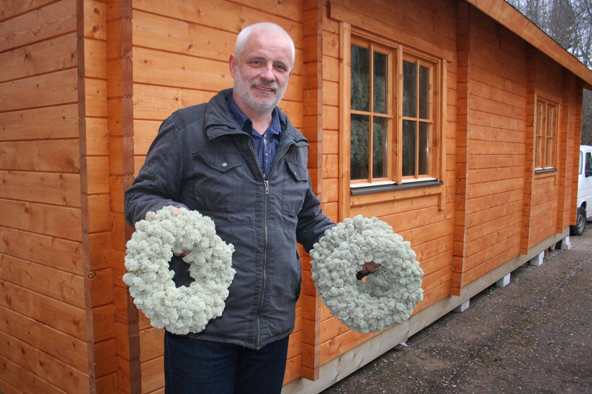 Räpinas asuva, pärgade ja punumistoodete tootja OÜ Mosolem juht ning omanik Toomas Sein aastal 2013.