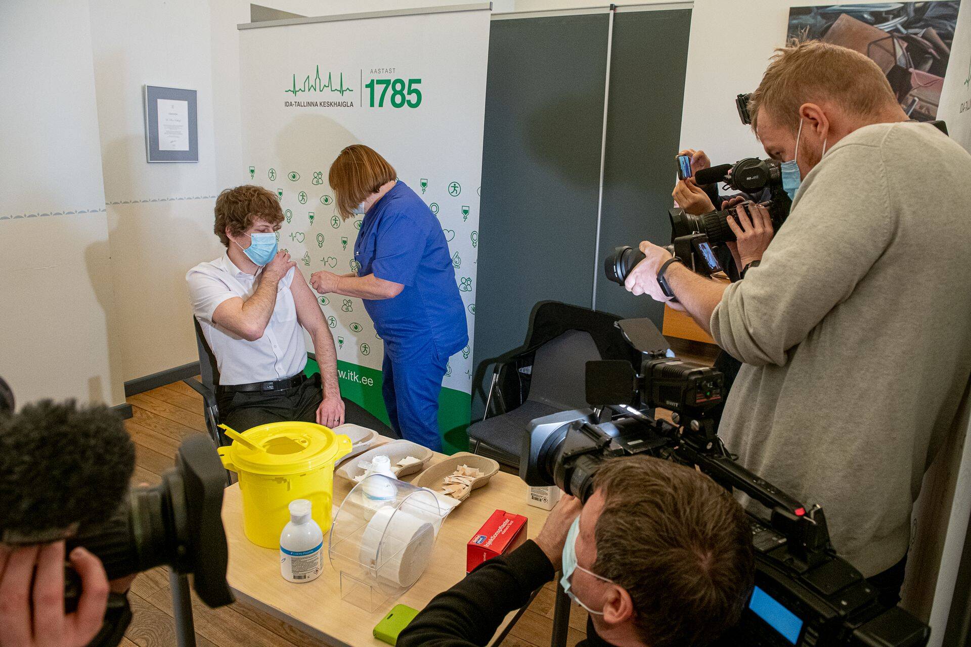 Tervise- ja tööminister Tanel Kiige vaktsineerimine.