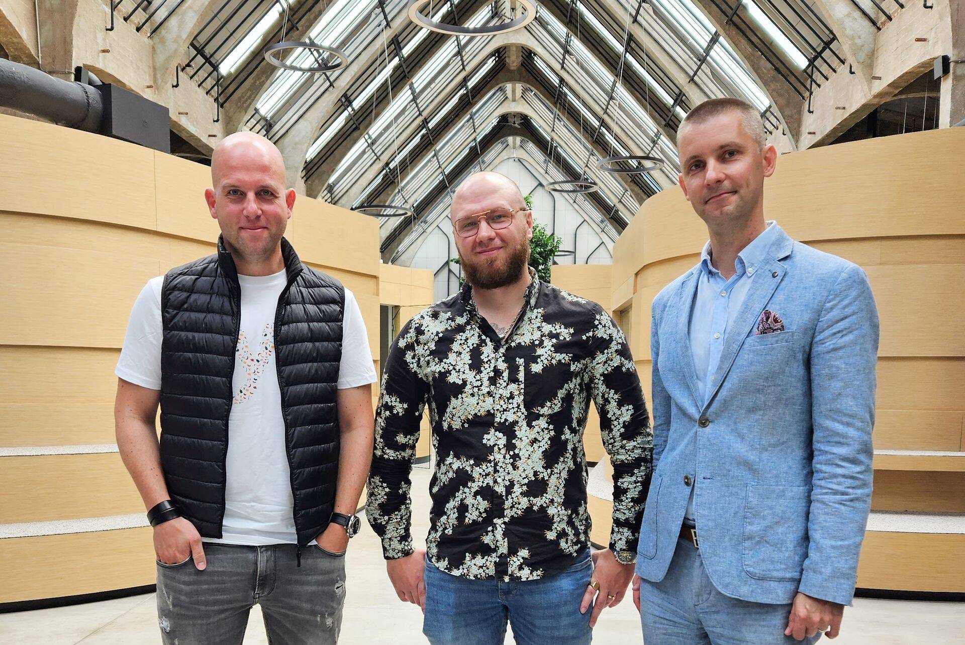 Clean Kitcheni kaasasutaja Karl Paadam, ePrisma operatiivjuht Martin Meindok ja saatejuht Art Lukas Maksekeskusest.