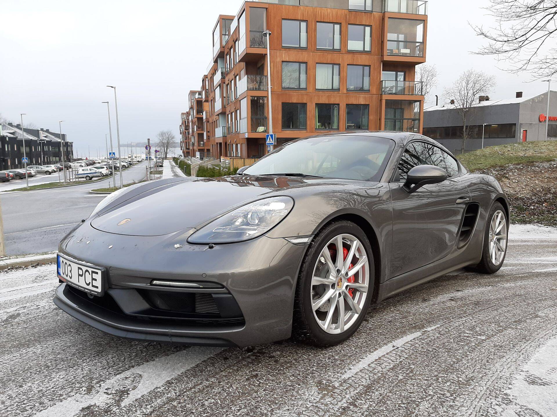 Porsche Cayman GTS. 2,5liitrise, mitte 4liitrise mootoriga.