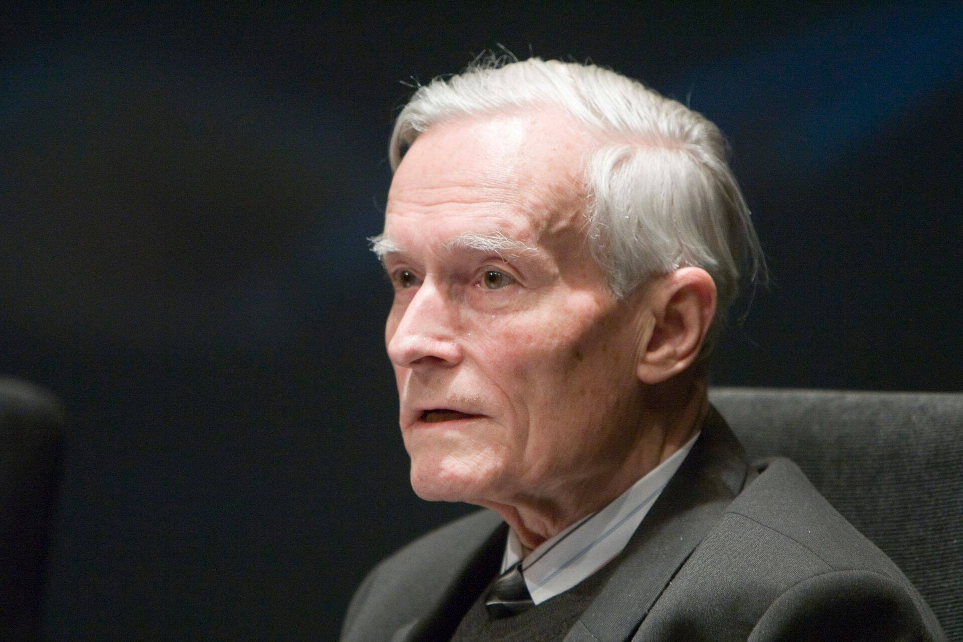 Suri akadeemik Endel Lippmaa.