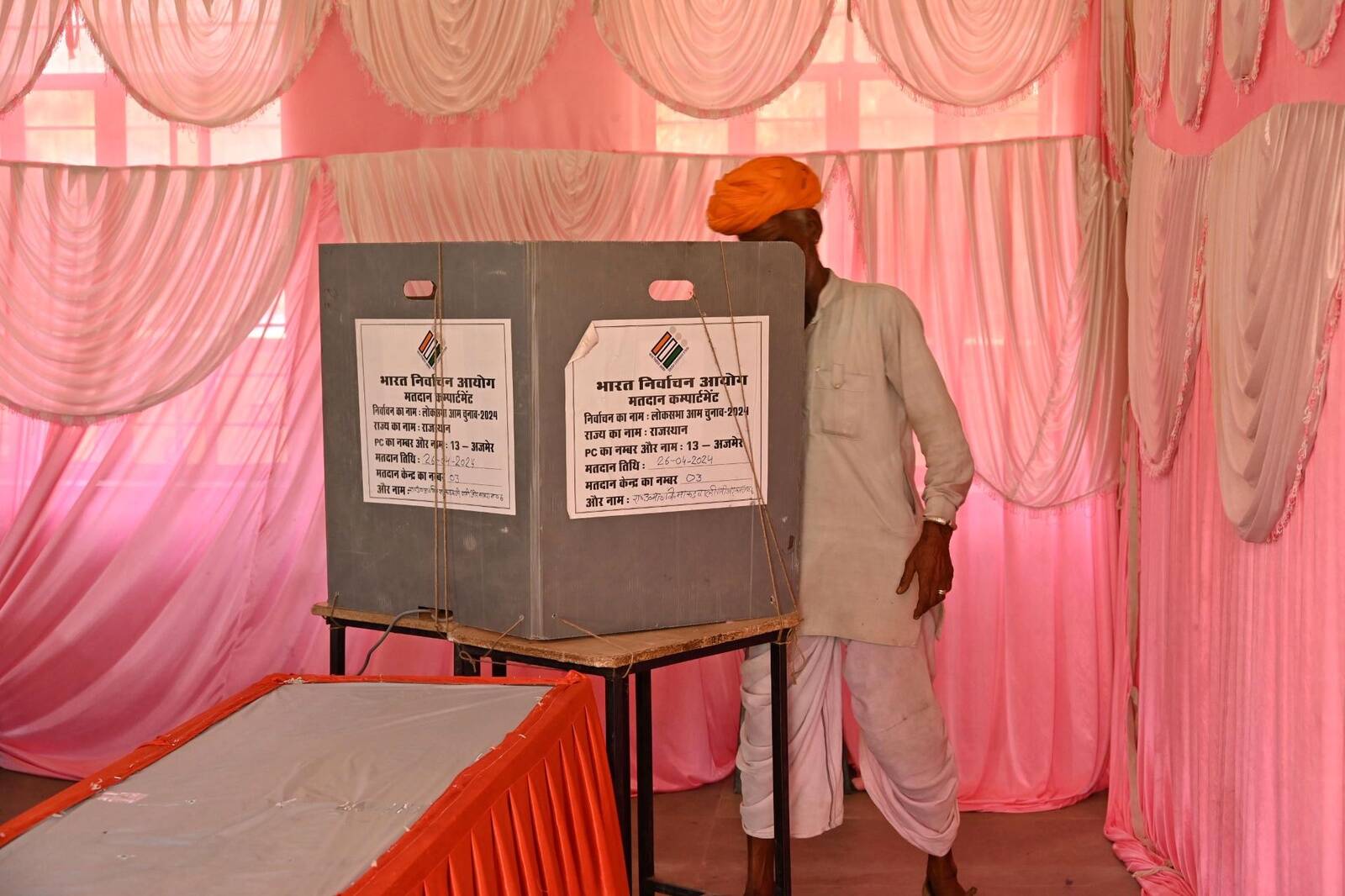 India üldvalimised kestavad kuus nädalat, lõppedes 1. juunil. 1,4 miljardi elanikuga riigi valimistel saab osaleda ligikaudu 970 miljonit hääletajat.