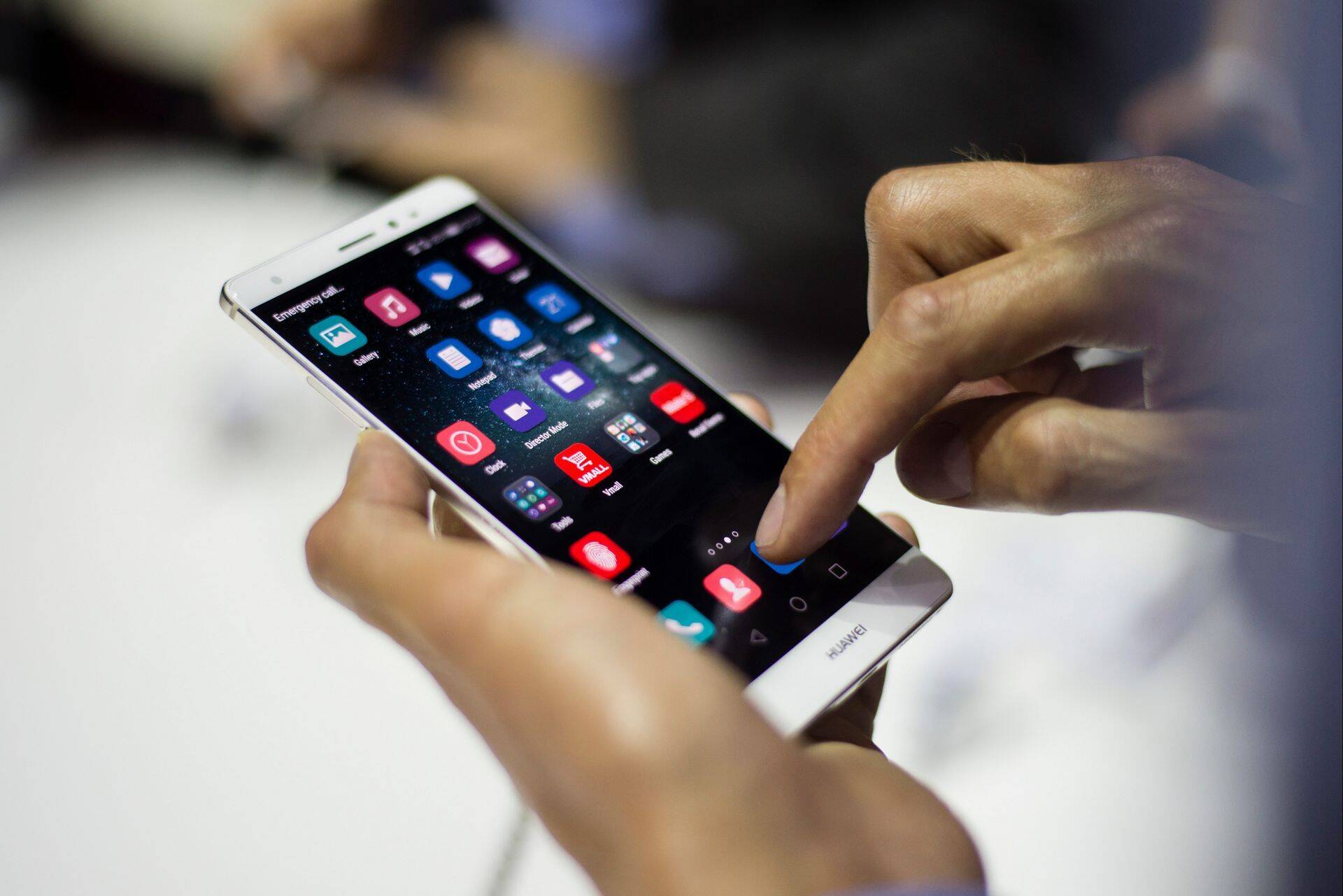 Huawei nutitelefon.
