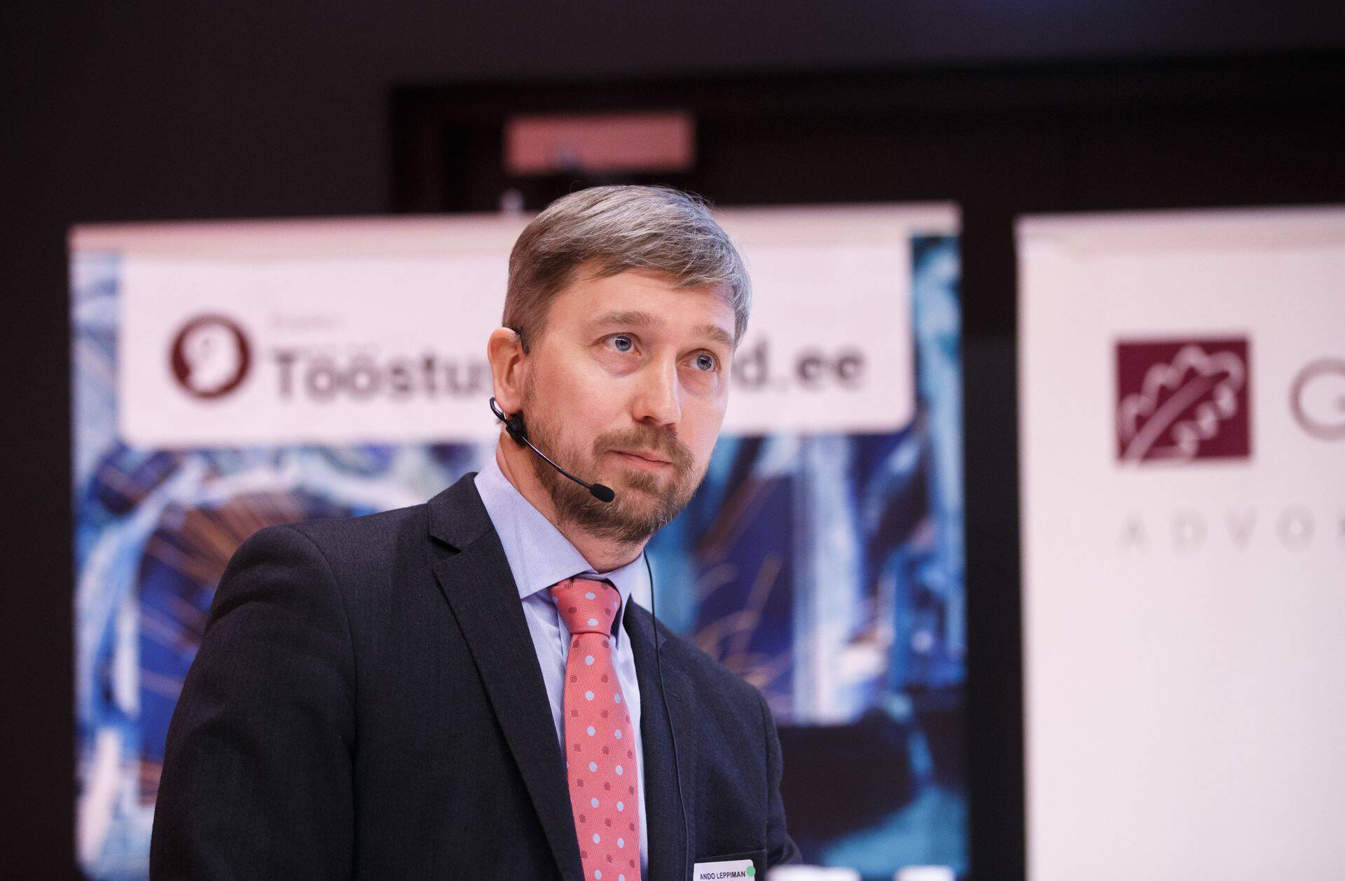 Eesti Varude Keskuse juhi Ando Leppimani kinnitusel hoiustatakse keskmiselt enam kui 50% vedelkütusevarudest Eestis.