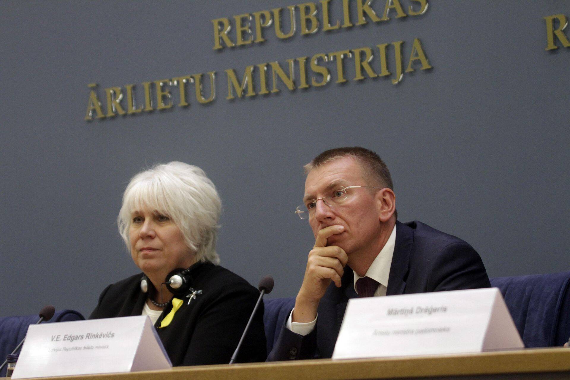 Läti välisminister Edgars Rinkevics oma Eesti kolleegi Marina Kaljurannaga augustis Riias pressikonverentsil.