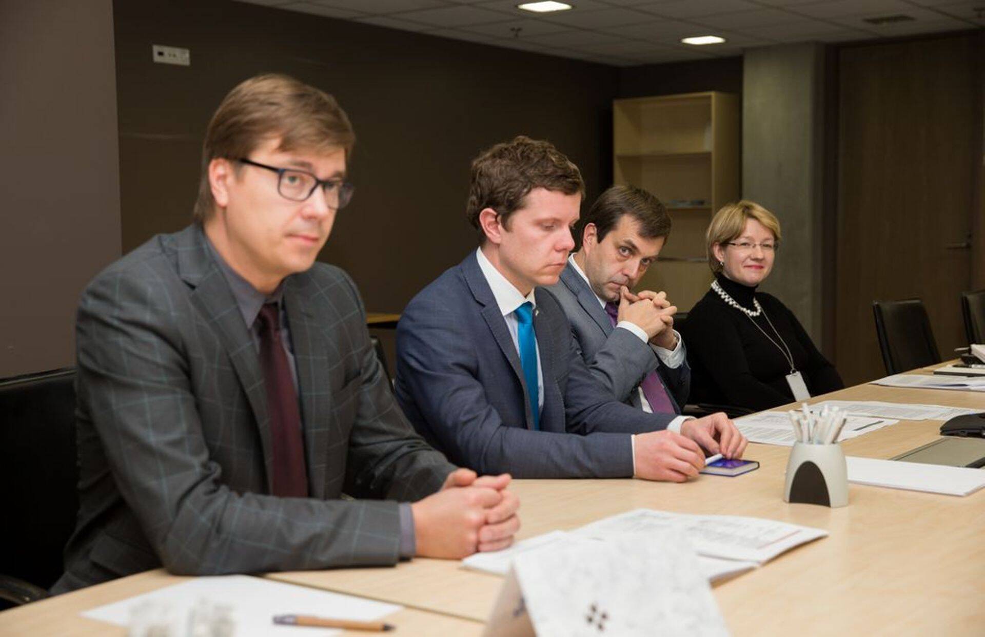 Vasakult EXPO projektijuht Andres Kask, majandus-ja kommunikatsiooniministeeriumi asekantsler ja EASi nõukogu esimees Ahti Kuningas, EASI juht Hanno Tomberg ja EASi õigus- ja hankeüksuse direktor Evelik Pärn-Lee