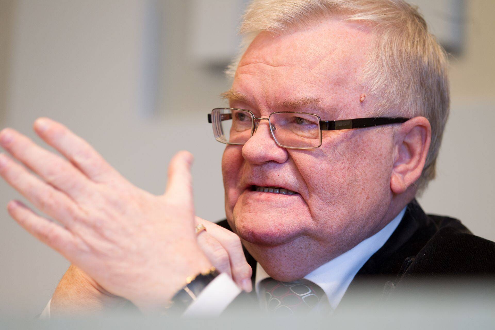 Edgar Savisaar Tallinna linnavalitsuse pressikonverentsil 2014. aastal.