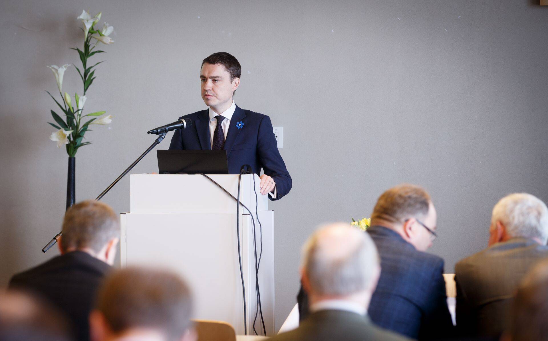 Peaminister Taavi Rõivas kaubanduskoja üldkoosolekul ettevõtjatele kõnet pidamas