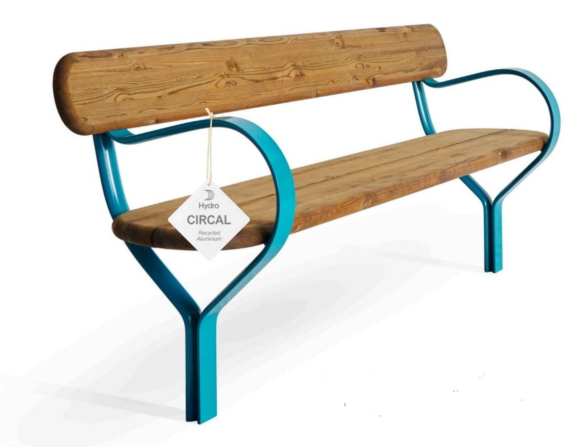 Norra mööbliettevõte valmistab vastupidavat välimööblit. Sarja Folk jaoks valis Vestre toote Hydro CORCAL – alumiiniumi, mis sisaldab 75% ulatuses ümbertöödeldud tarbetooteid.