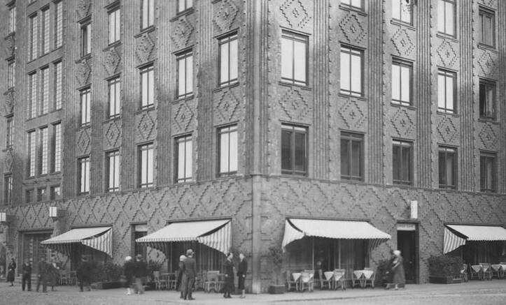 Угловое кафе в здании ЕКА, 1930 - 1939