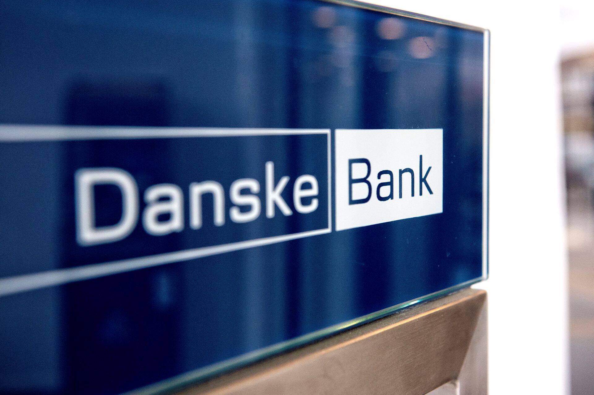 Danske teatas, et loobub Eestis teenitud mustast kasumist.