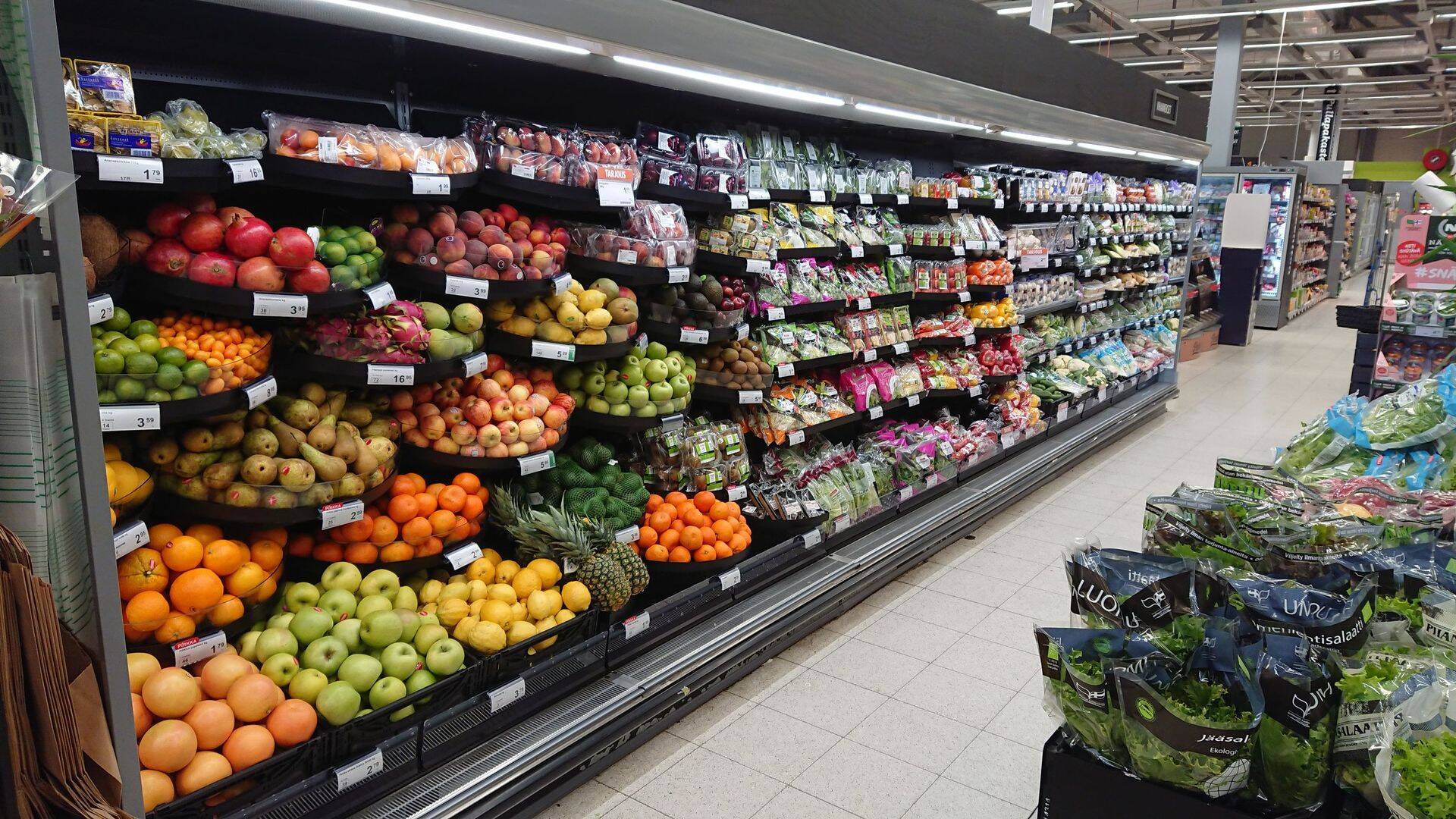 Perforeeritud riiulitega Sigma süsteem Soome supermarketis