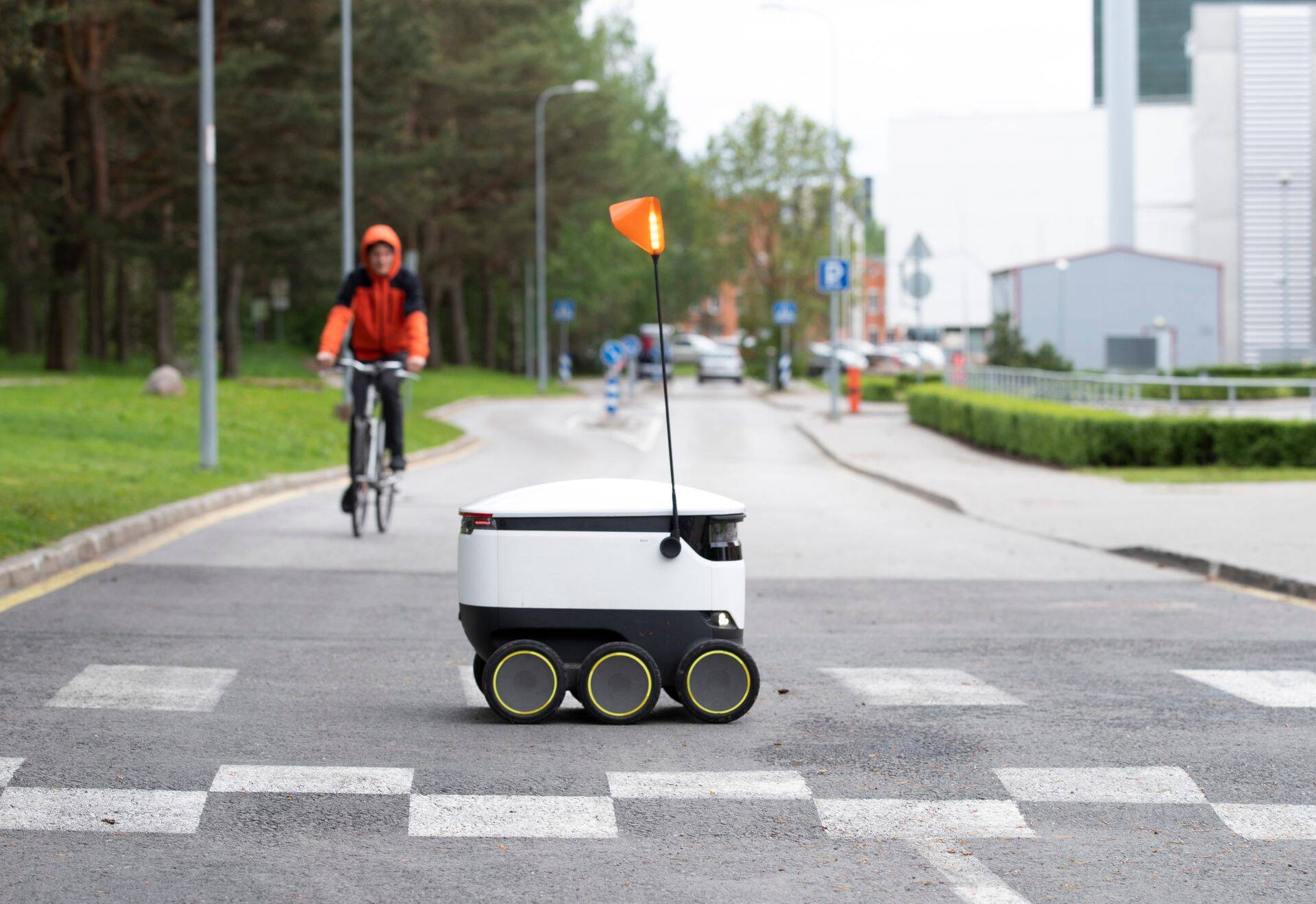 Pakirobotite tootja Starship Technologies kaasas 40 miljonit USA dollarit. Mis on ettevõtte tulevikuplaanid ja kuhu raha investeeritakse, räägib neljapäevases hommikuprogrammis Starshipi kaasasutaja ja tehnoloogiajuht Ahti Heinla.