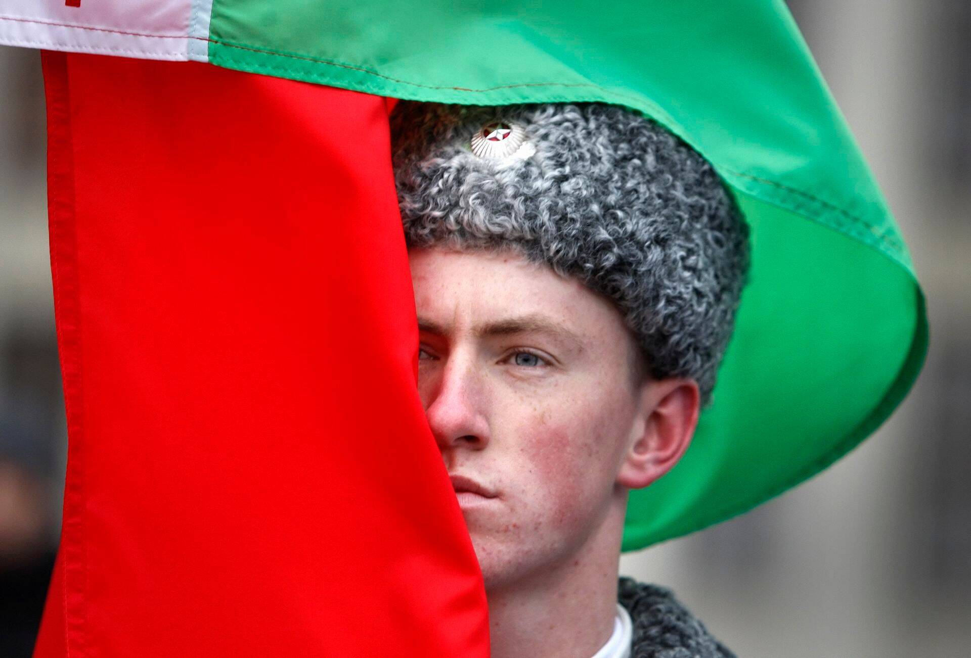 Valgevene mees riigilipuga.