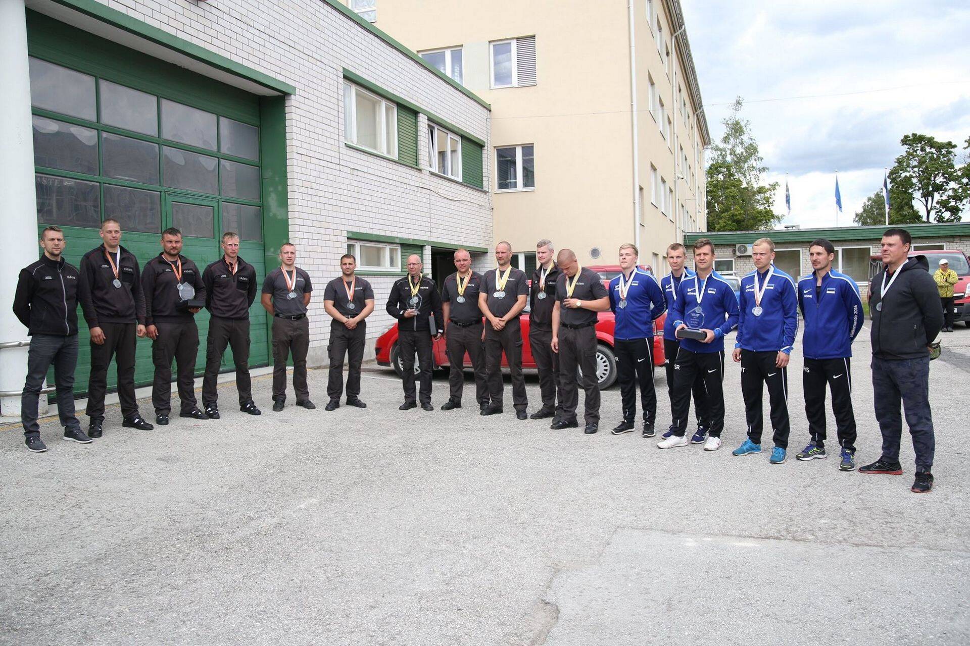 Vasakult - Pärnu-Jaagupi, Kehra ja Nõmme võistkond.
