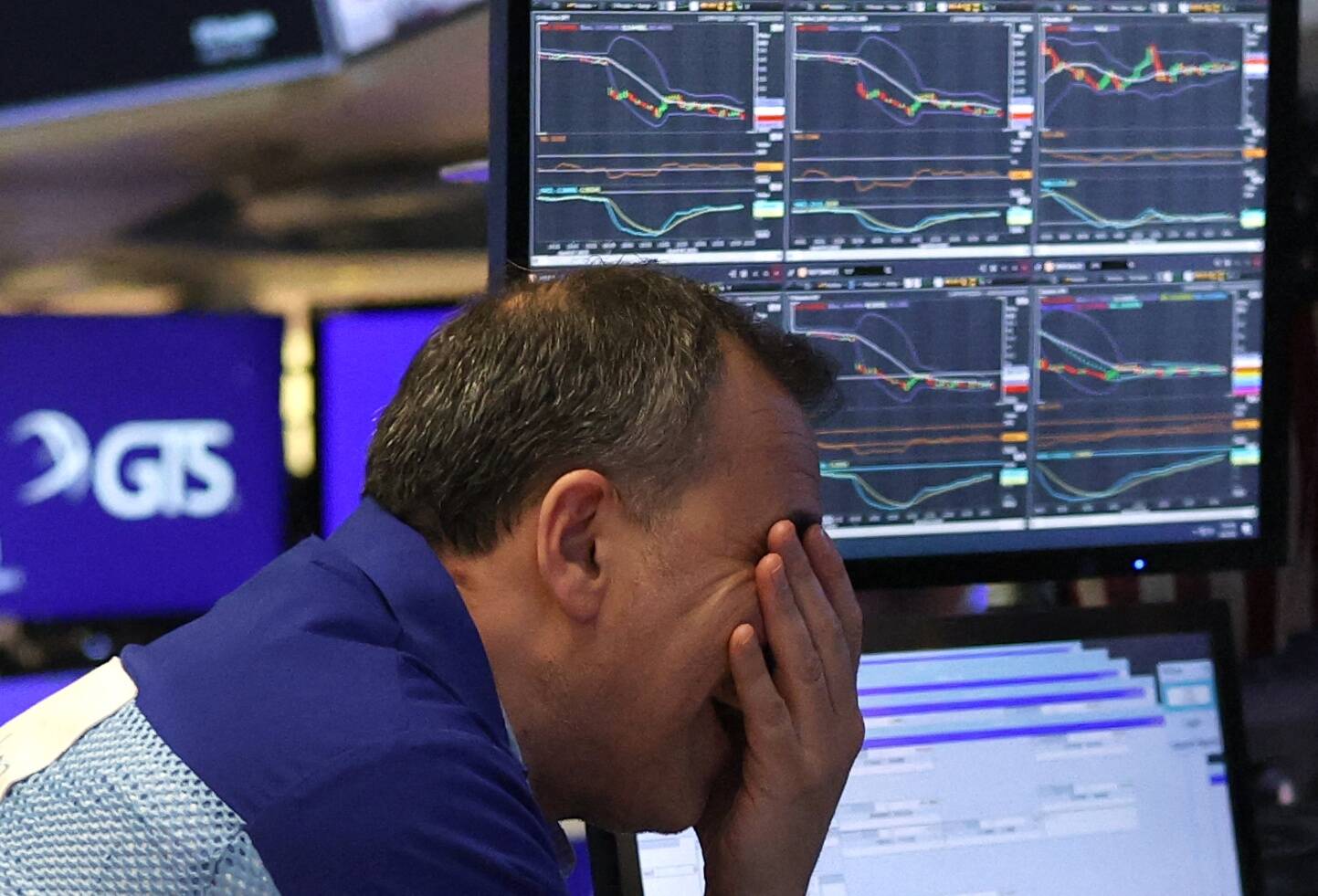 Attēlā: brokeris Ņujorkas biržā.