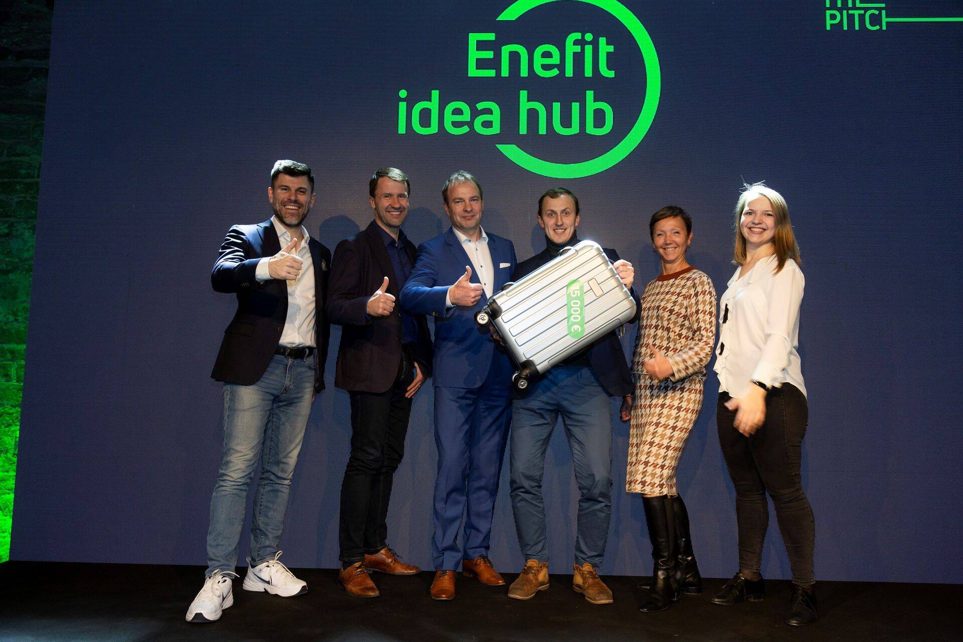 Ideekonkursi parimate autasustamine, keskel Eesti Energia juhatuse esimees Hando Sutter ja Sander Vahtras.