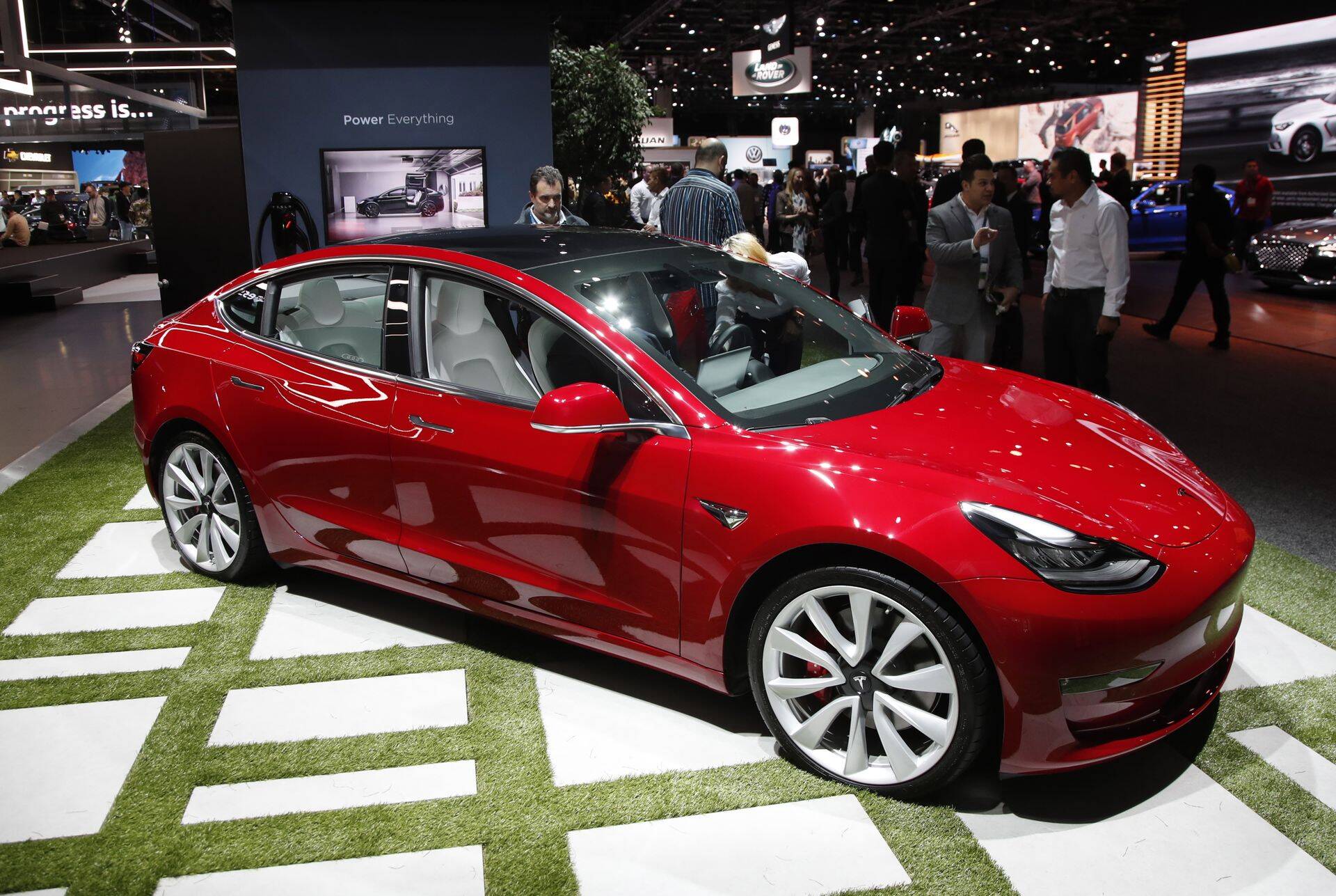 Tesla tarnis neljandas kvartalis Model 3 oodatust vähem.