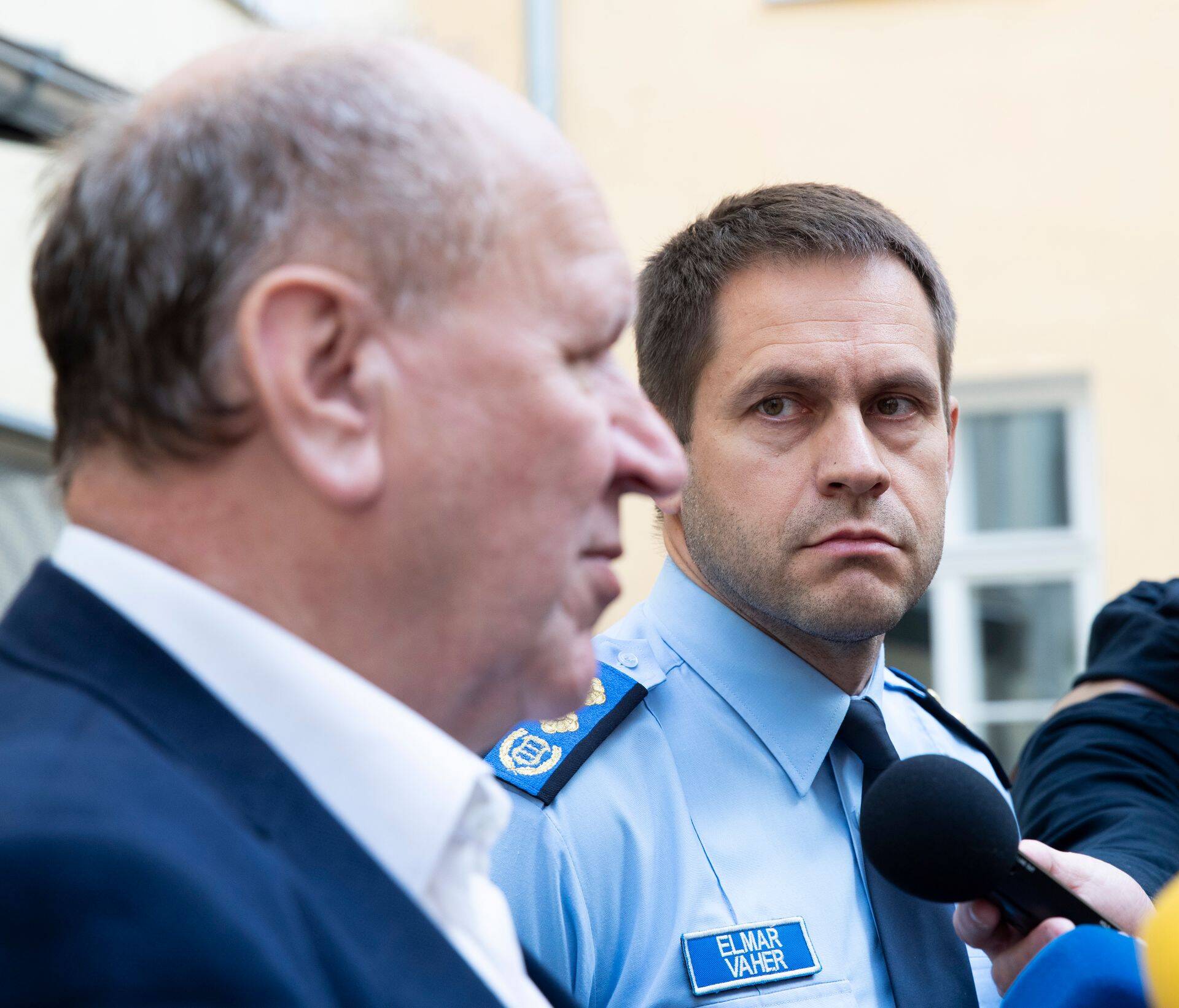 Siseminister Mart Helme (vasakul) ning politsei- ja piirivalveameti juht Elmar Vaher.