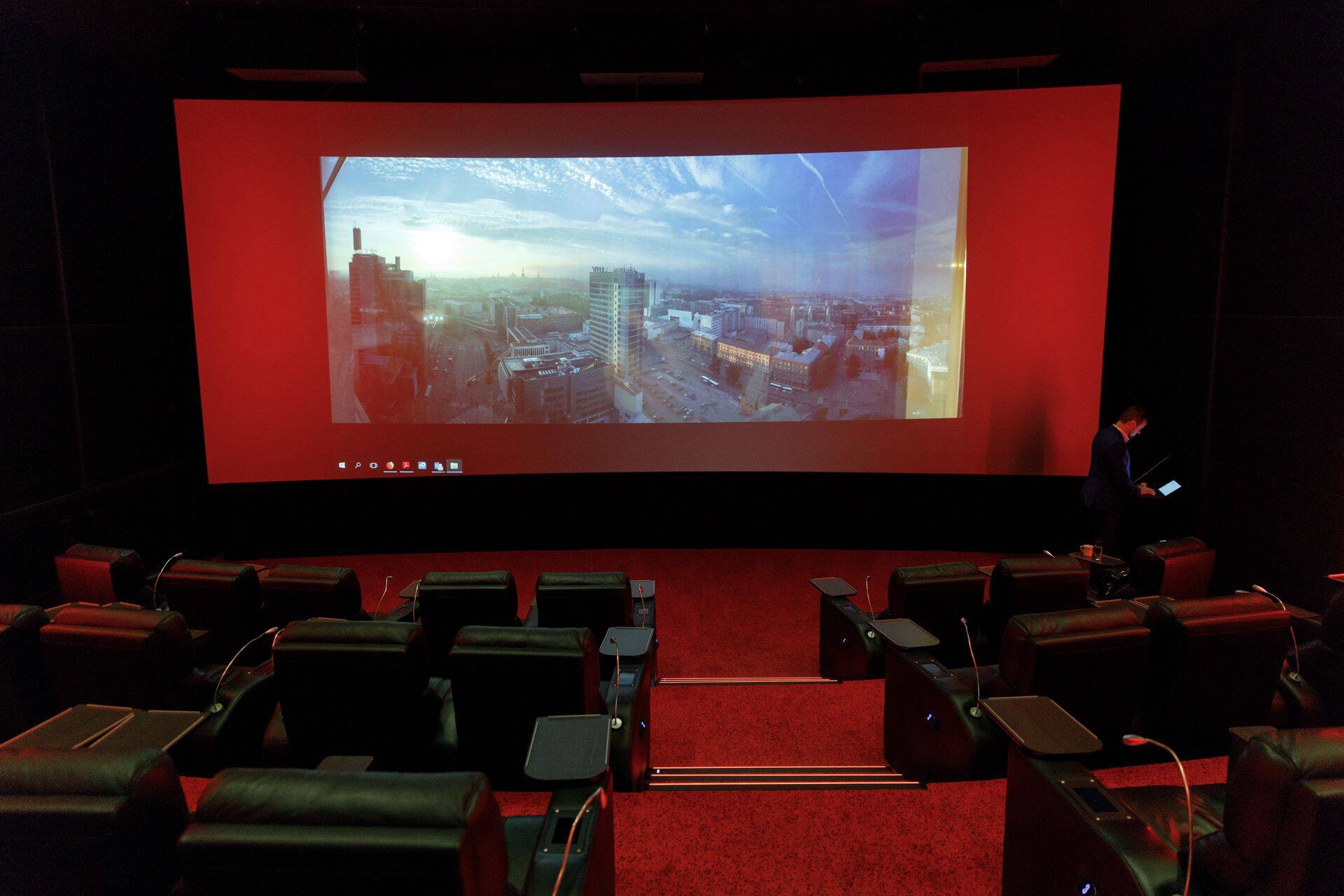 Baltic Horizoni koosoleku saalist vaatas vastu tühjus.