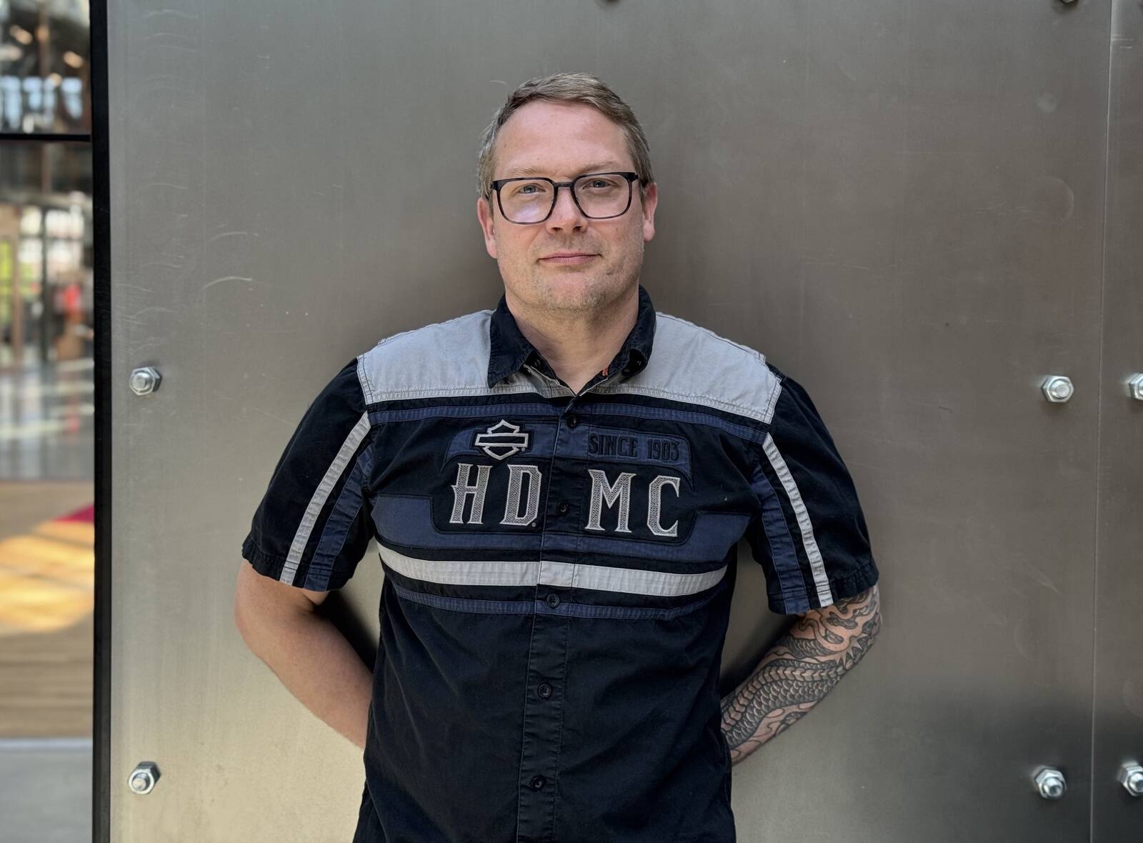 Joel Volkov ütleb, et juhatuse esimehena sekkub ta ärisse ja numbritesse pigem vähe. “Peaks rohkem, aga see veidi segab mind. Siis ma hakkan raha peale mõtlema ja kuna ma olen hästi ahne inimene, hakkab raha mind drive ’ima. Parem hoian sellest natuke eemale.”