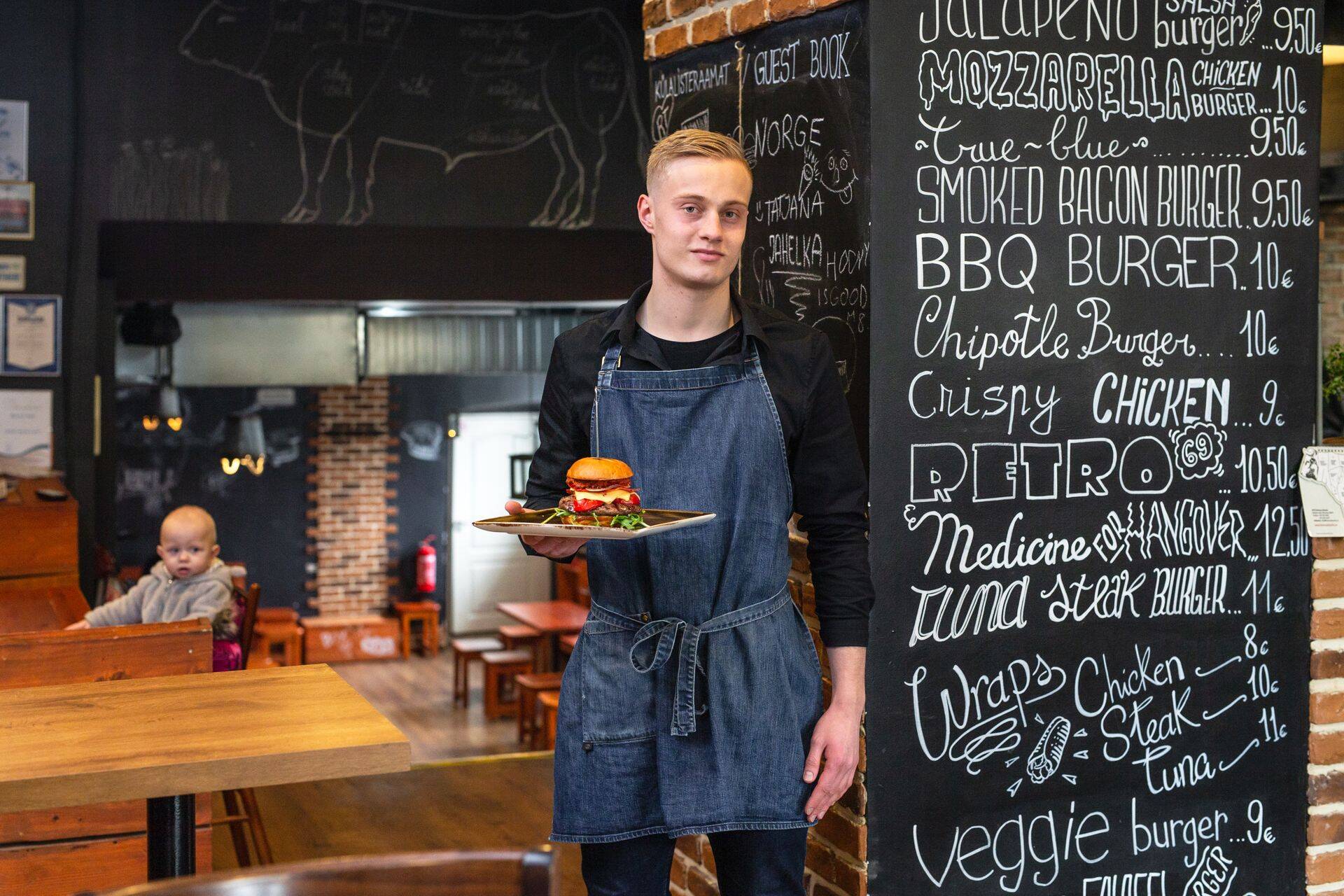 Estonian Burger Factory üllatas meeldivalt nii oma menüü kui ka grafitist inspireeritud sisekujundusega.