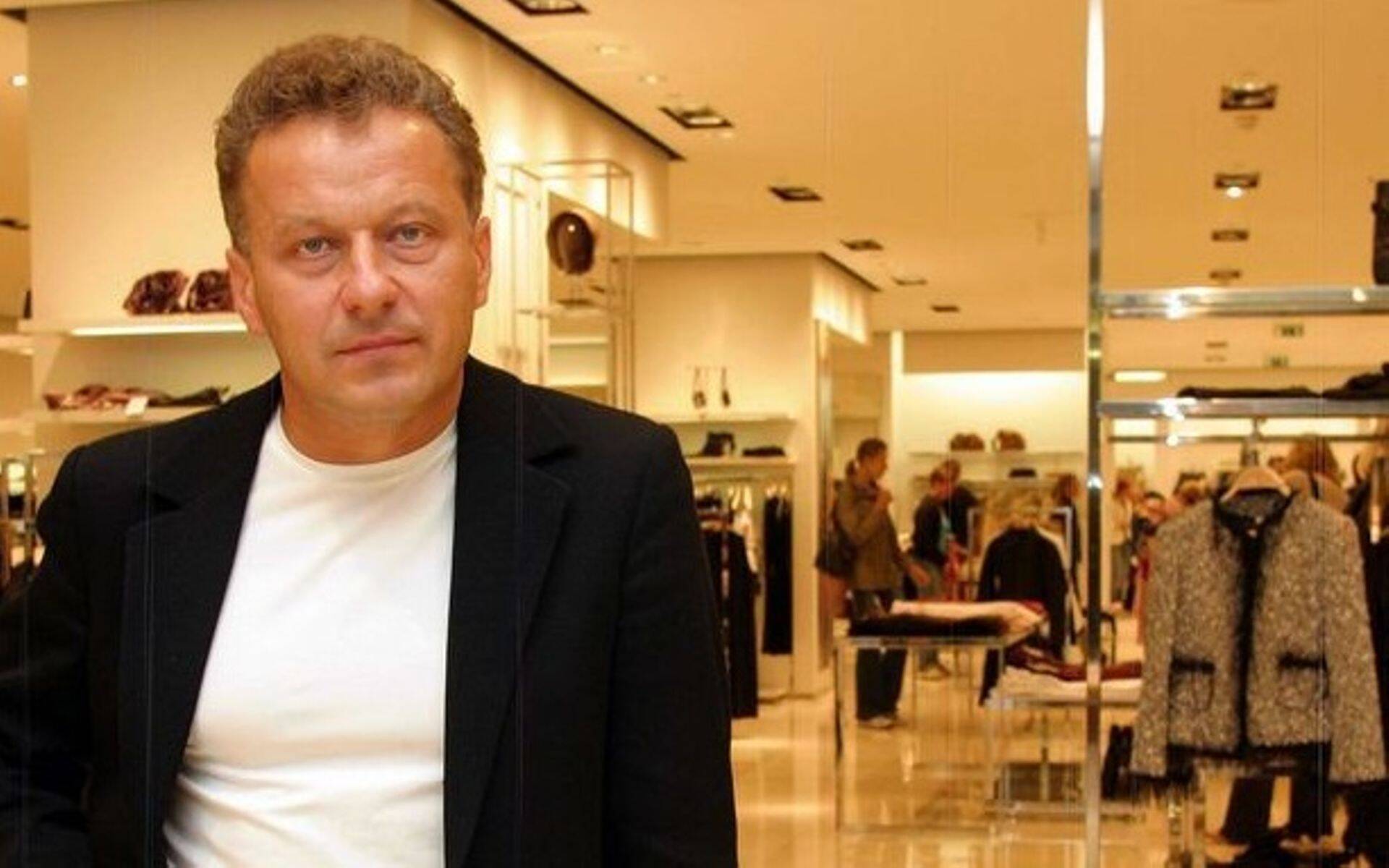 Leedu rõivamüüja Apranga direktor Rimantas Perveneckas Viru Keskuses Zara poe ees.