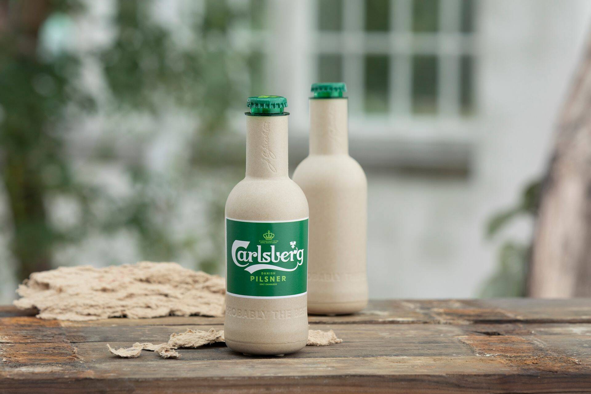 Carlsberg Grupp, mille liige on ka Saku Õlletehas, on tuntud joogitööstuses uuenduslike tehnoloogiate arendaja. Fotol on 2019. aasta sügisel esitletud esimesed nn "paberist" pudeli prototüüp - puidukiududest valmistatud õllepudel, mis on sajaprotsendiliselt looduslik ja taaskasutatav