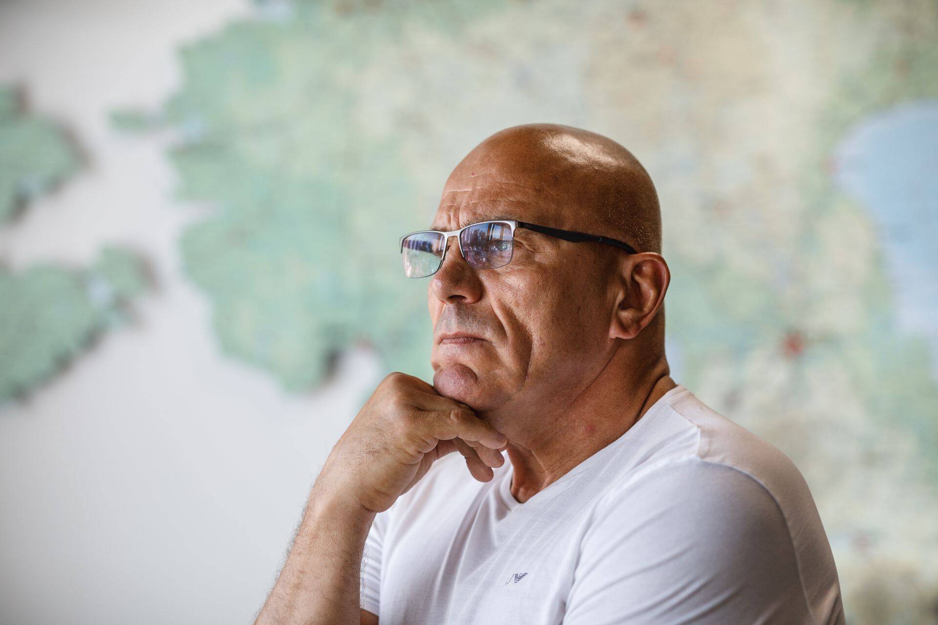 Oleg Gross oma OG Elektra valdustes Tobia külas.