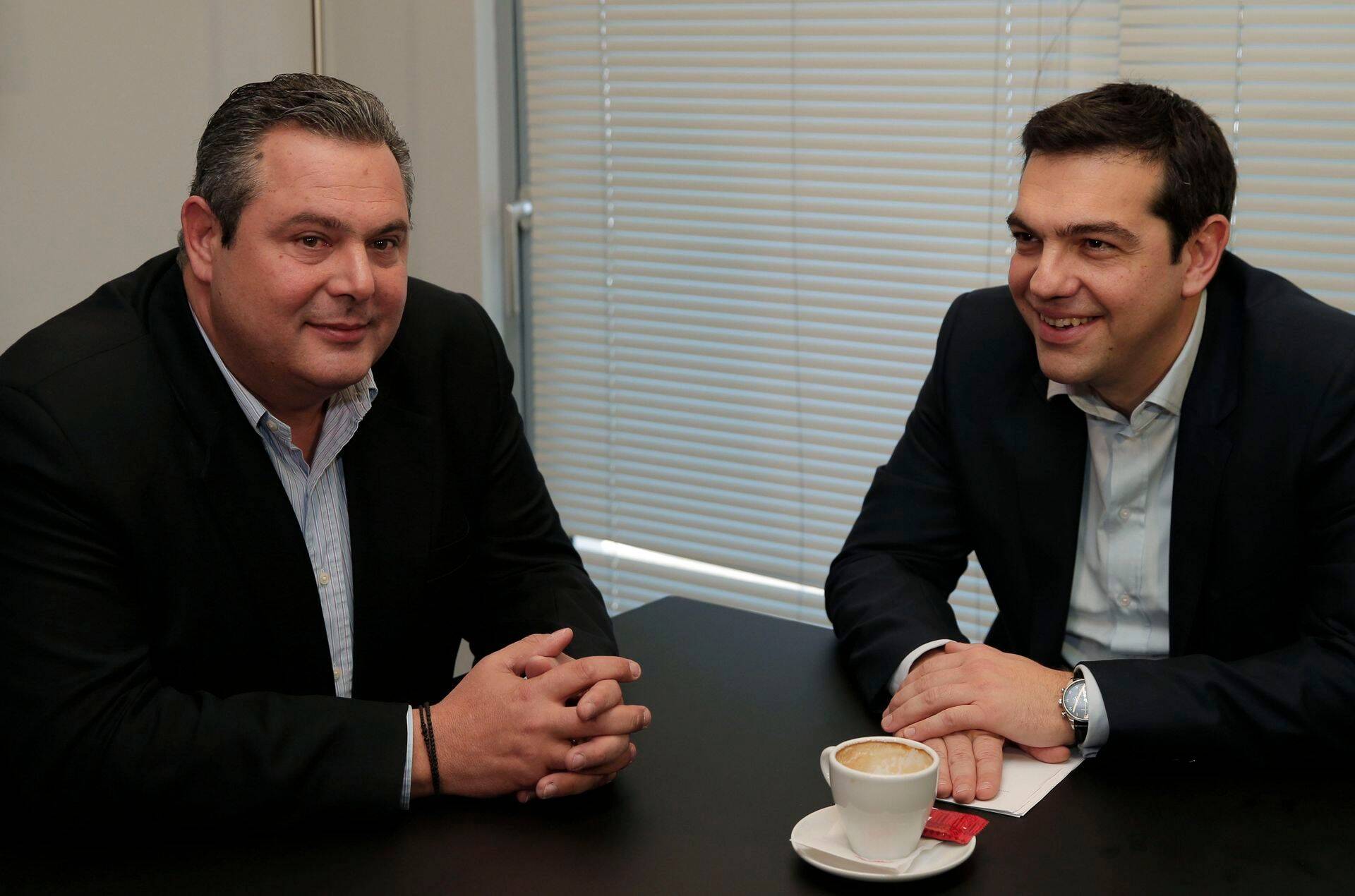 Koalitsiooniläbirääkimised partei Sõltumatud Kreeklased juhi Panos Kammenosi (vasakul) ja valimisvõidu saavutanud Syriza juhi Alexis Tsiprase vahel.