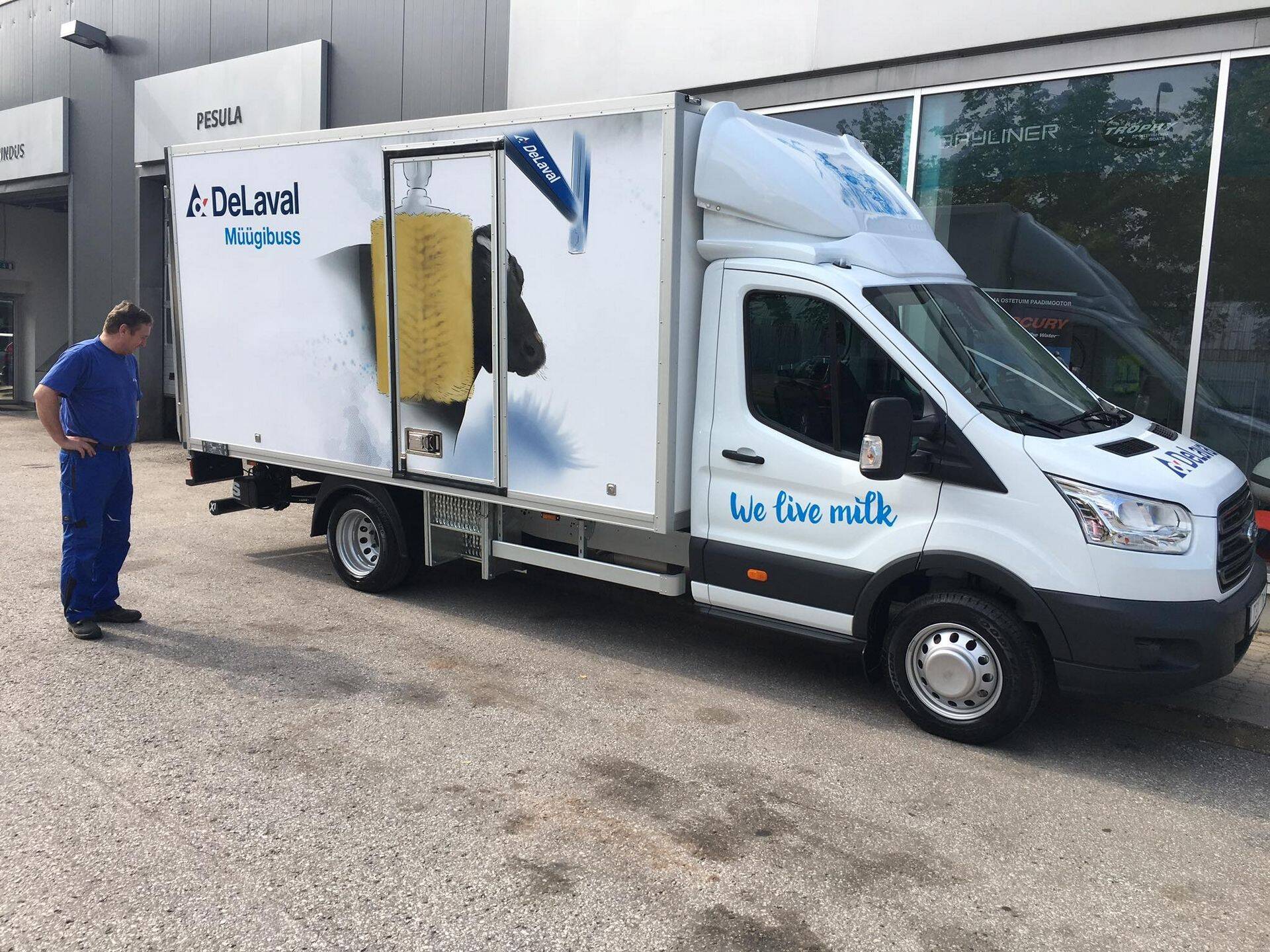 Müügibussid toovad vajaolevad tarvikud farmi ukseni