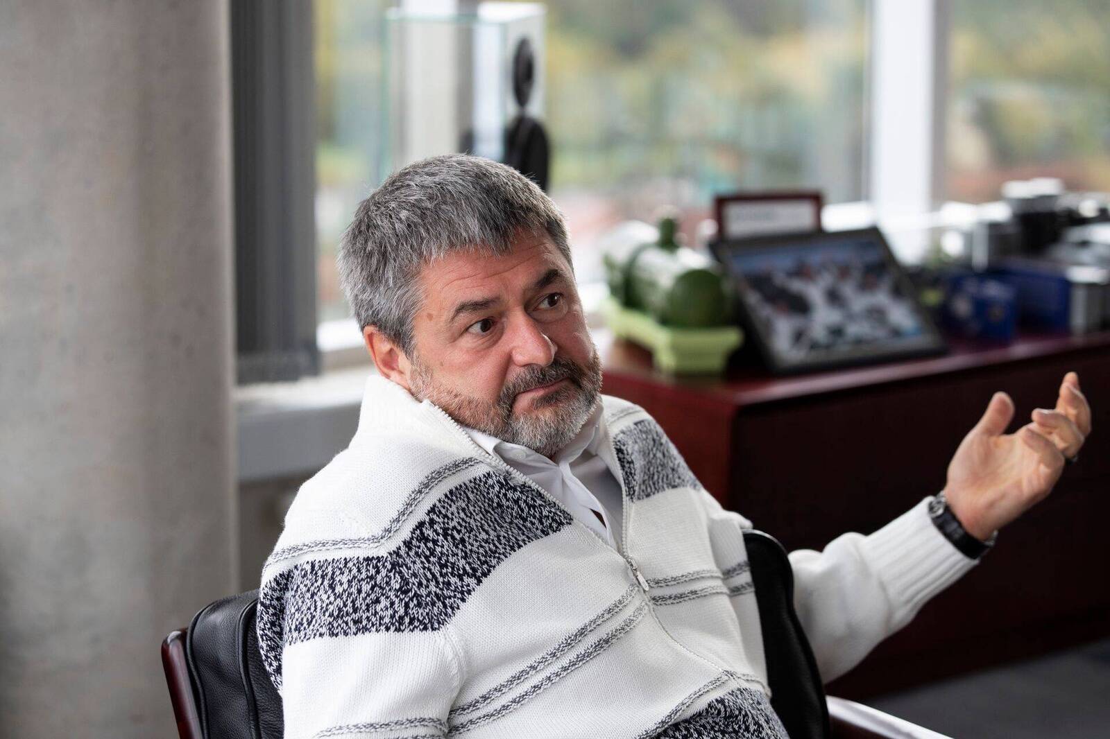 Олег Осиновский считает практику демпинга губительной: он убежден, что компании, которые так делают – первые кандидаты на то, чтобы исчезнуть с рынка.