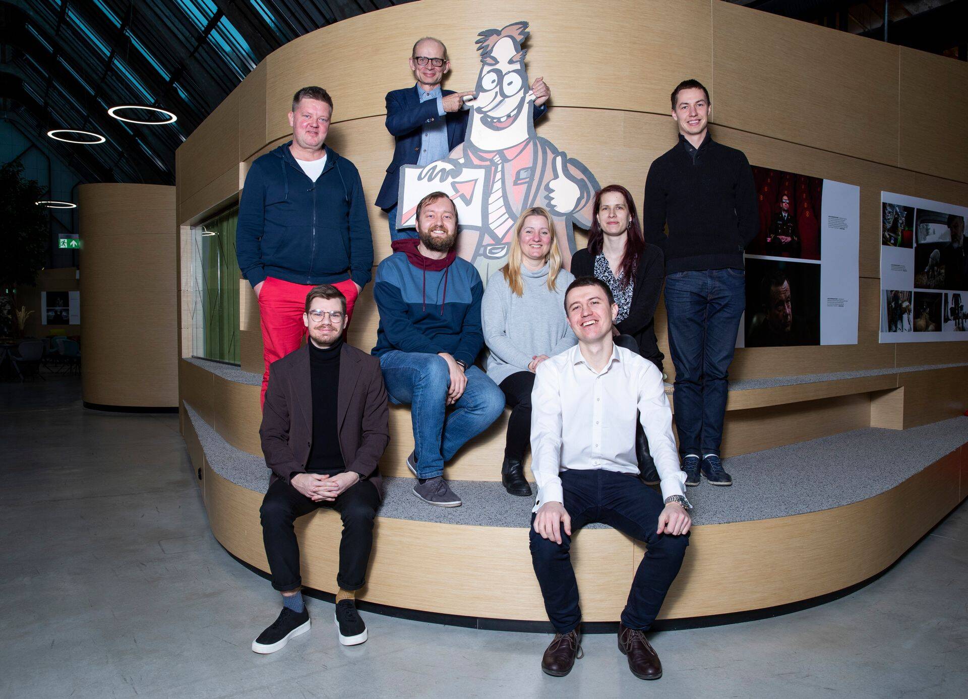 Äripäeva börsitoimetuse tiim koos investor Toomase ja Kristi Saarega.