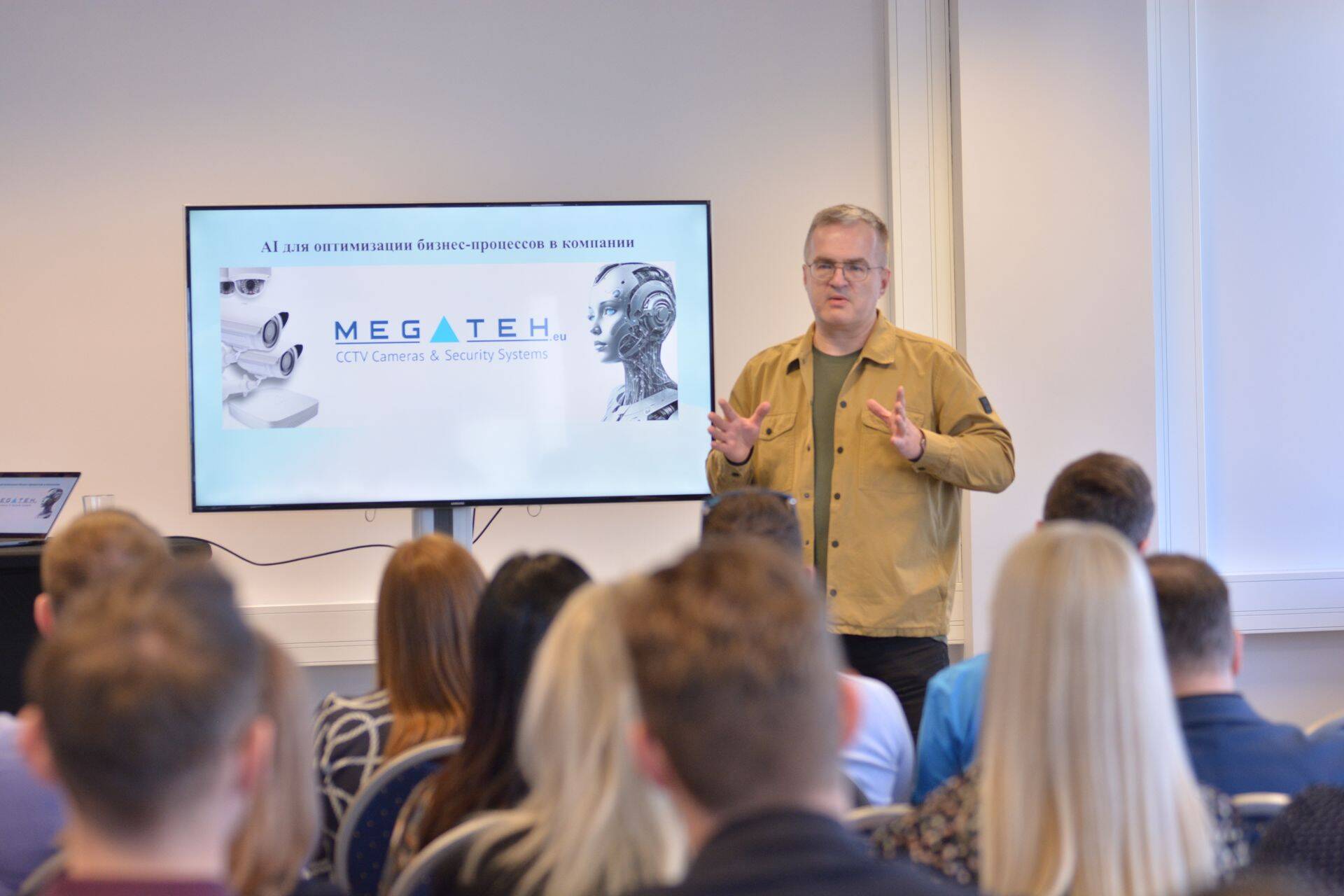 CEO компании MEGATEH Владислав Редько с помощью нейросети переписал должностные инструкции, наладив процессы в компании