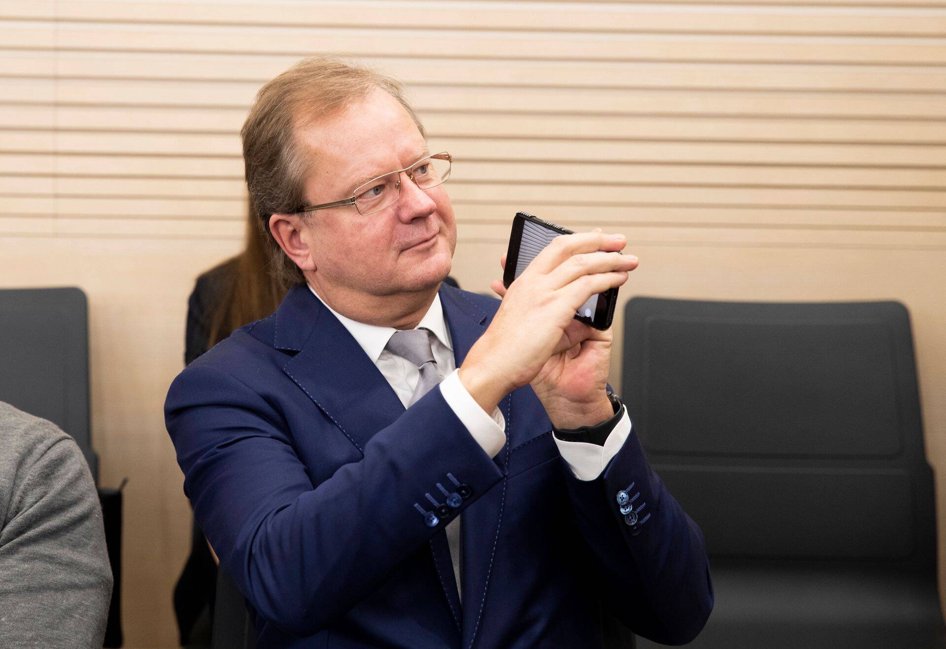 Oliver Kruuda teisipäeval Harju maakohtus, kus ta käis nn Savisaare protsessi esimese astme otsuse väljakuulutamist vaatamas, kuigi selles protsessis ta ise kohtu all pole.