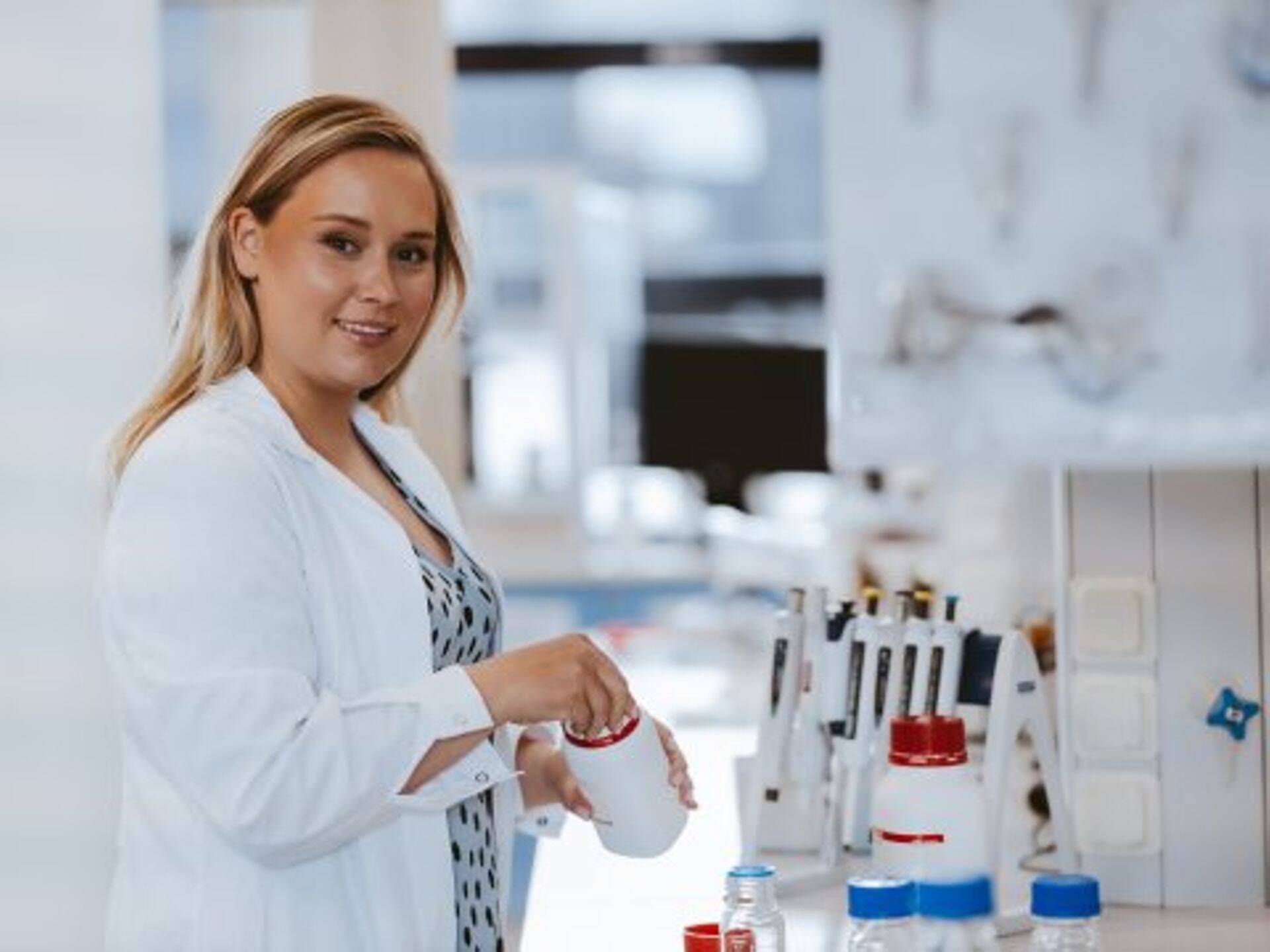 Fotol: Tartu Ülikooli füüsikalise farmaatsia nooremlektor Kairi Lorenz.