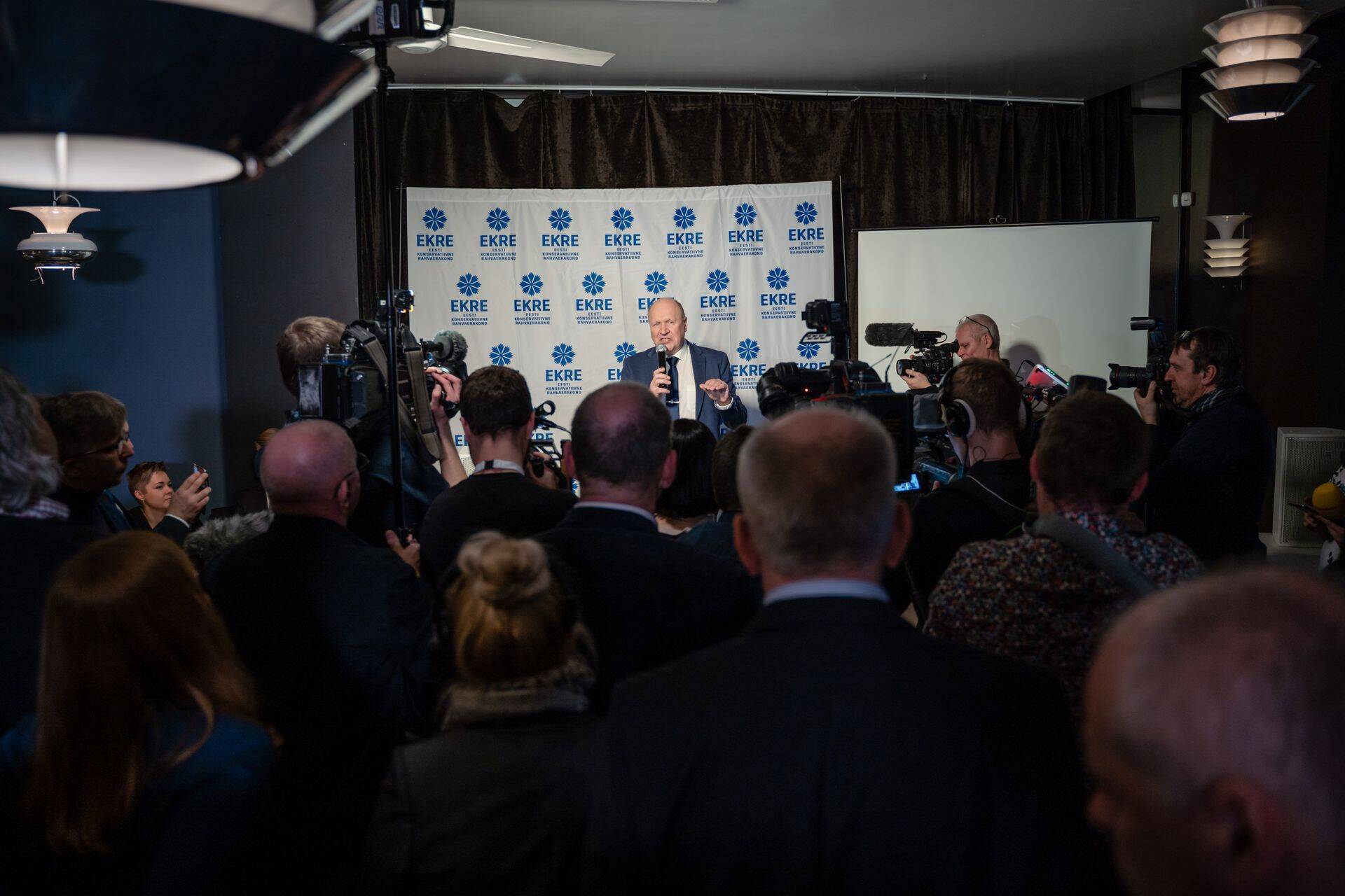 Helme sõnul EKRE opositsiooni jäämist ei karda. Samas annab ta endale aru, et oma valimisprogrammi saaksid nad teoks teha vaid valitsuses.