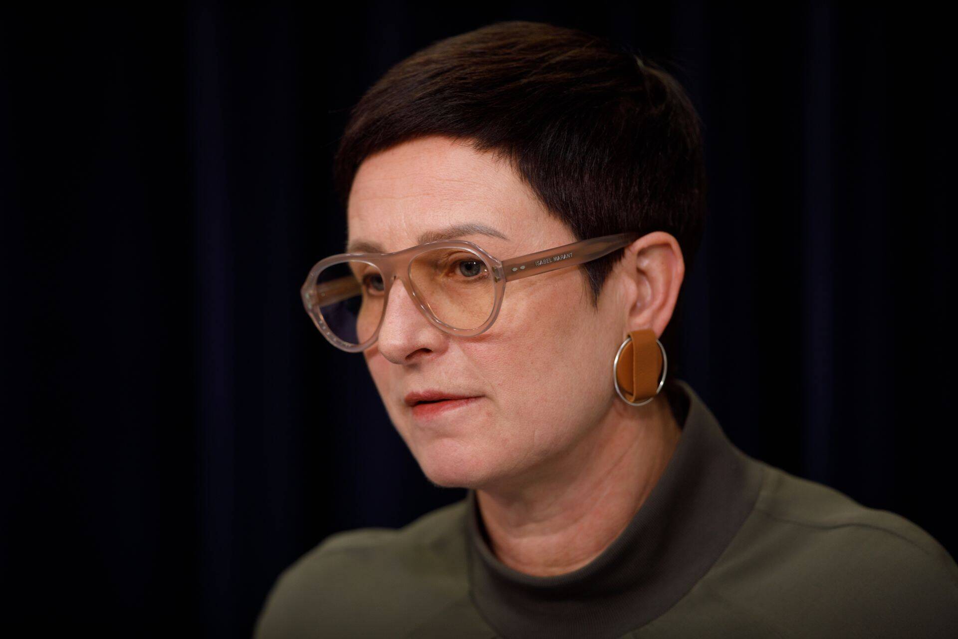 В рассматриваемый Госконтролем период Сигне Рийсало занимала должность министра социальной защиты в течение 4 лет и двух месяцев; ее предшественниками были Танель Кийк, Кайя Ива, Маргус Цахкна и Хельмен Кютт.