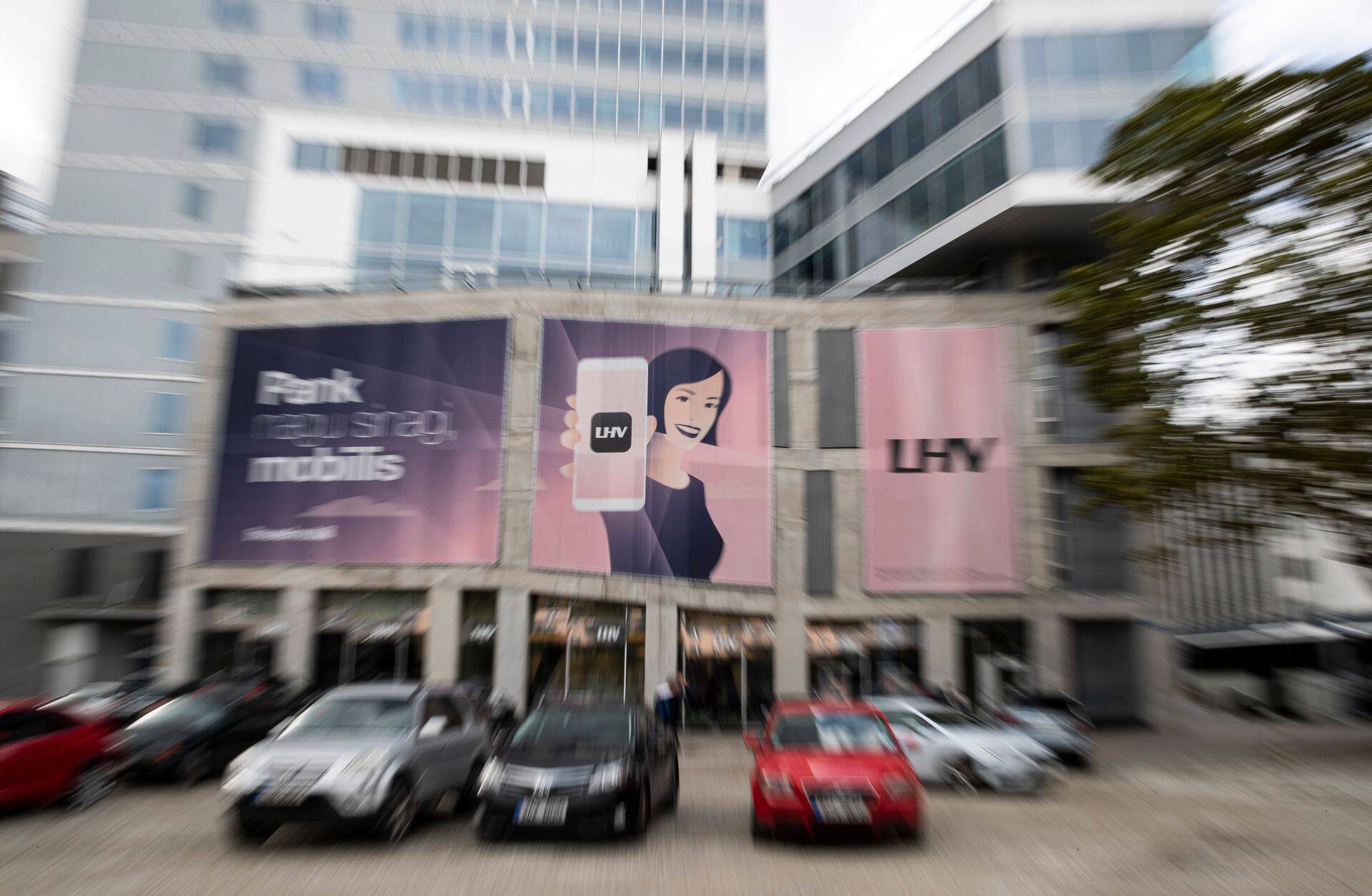 Ar LHV bankas palīdzību kriptoaktīvus šobrīd var tirgot vien ar tās mobilās bankas starpniecību. Tuvākajā laikā šī iespēja tiks pievienota internetbankai.