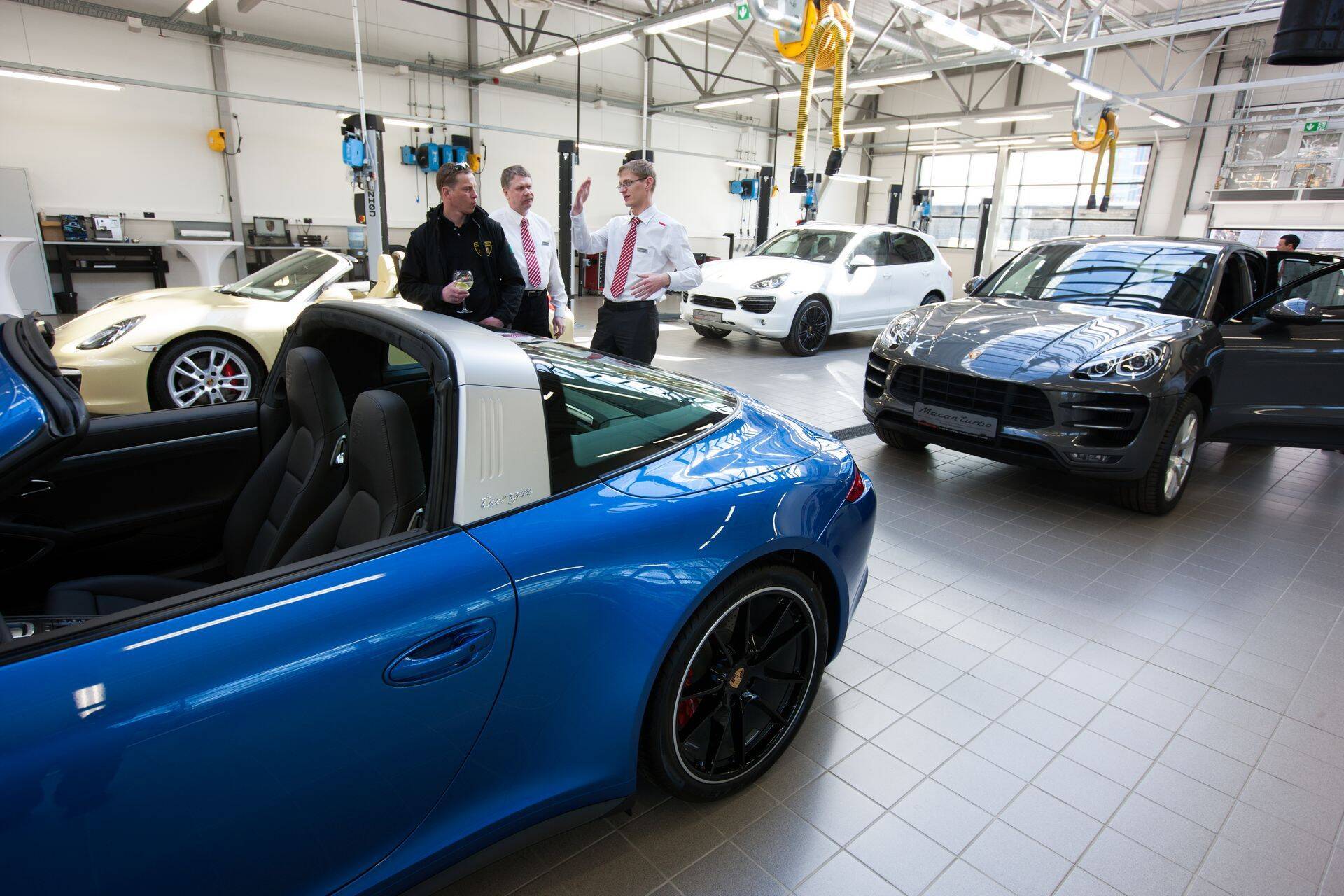 Porsche Cayenne’i luksusmaastur on kaubiku kuues tänavu jaanuaris saanud juba ühtekokku seitse omanikku, mullu ei müüdud kaubikuna ühtegi.