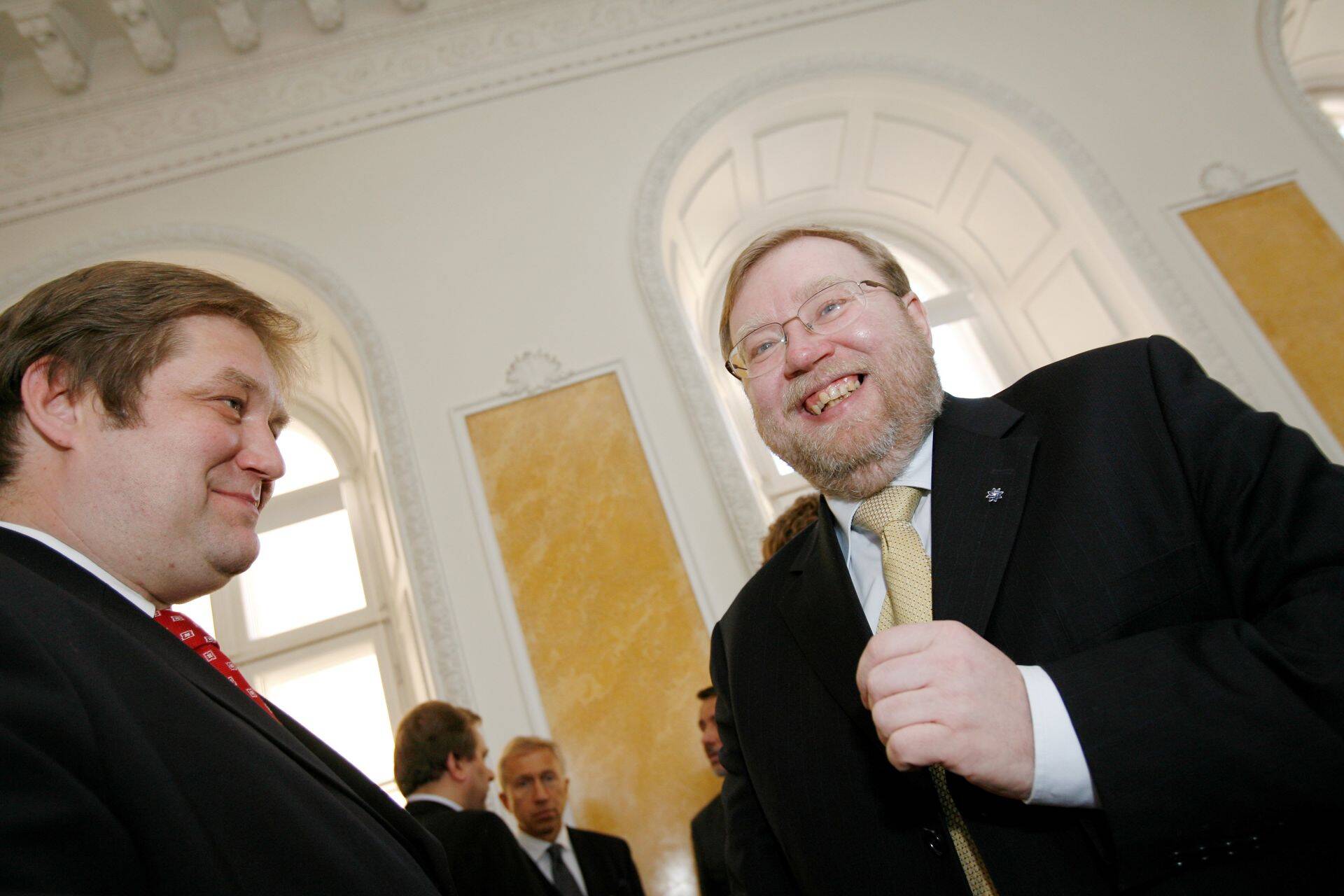 Ivari Padar oli Mart Laari teises valitsuses põllumajandusminister, kui 3000 hektarit sümboolse summa eest rahvaliitlaste põllufirmale välja rentis.