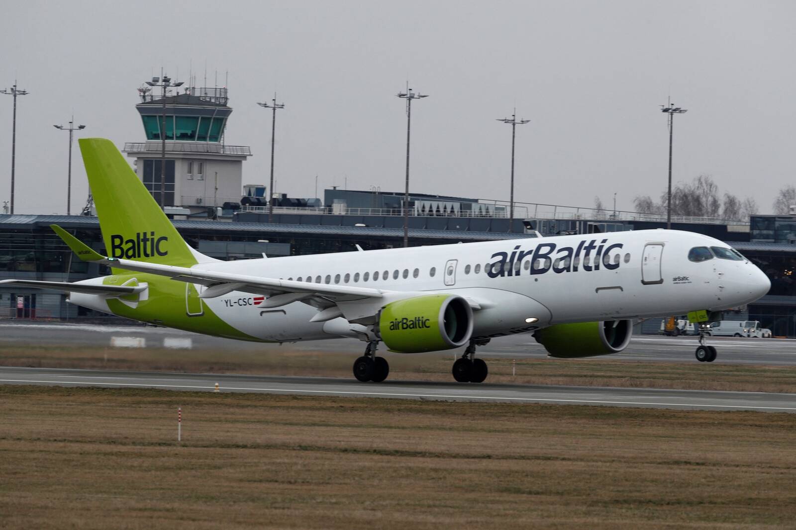 Авиаперевозчик airBaltic, вероятно, закупал керосин у российской компании «Татнефтьавиасервис».