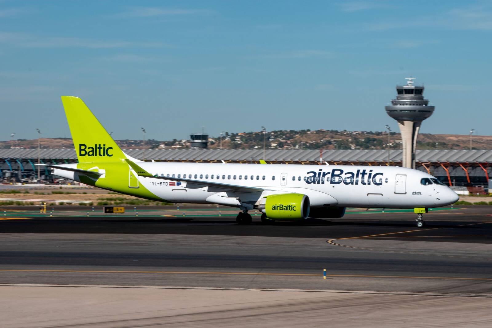 airBaltic хочет сократить 500–700 человек