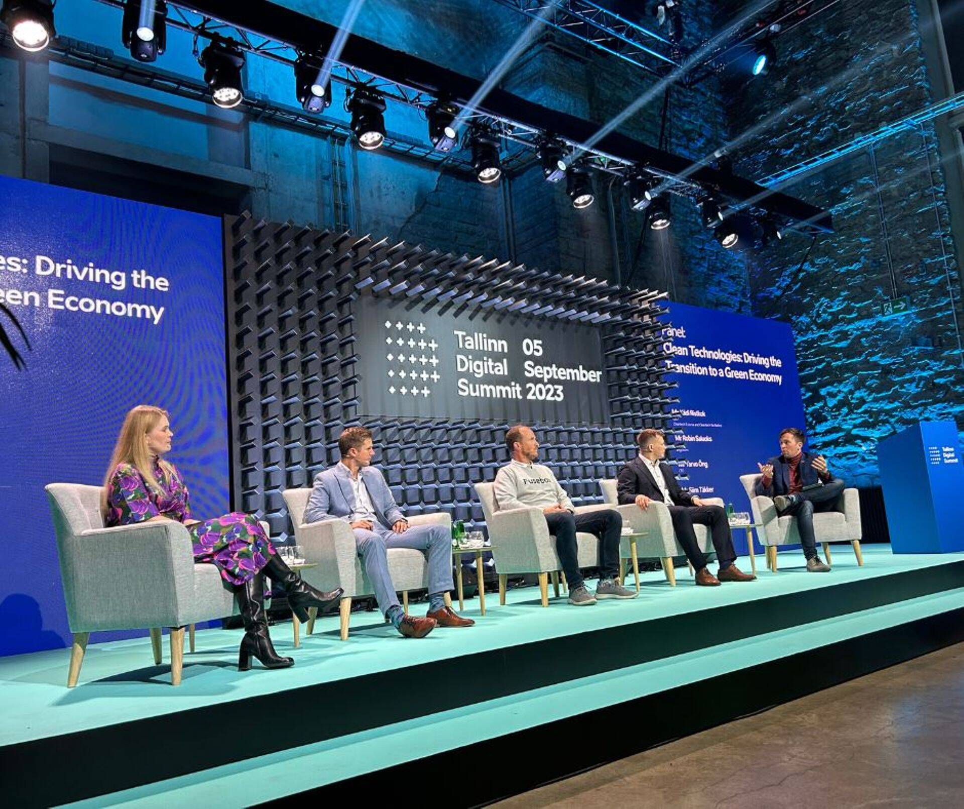 Kädi Ristkok, Roboin Saluoks, Tarvo Õng, Siim Täkker ja paneeli juhtinud Florian Marcus.