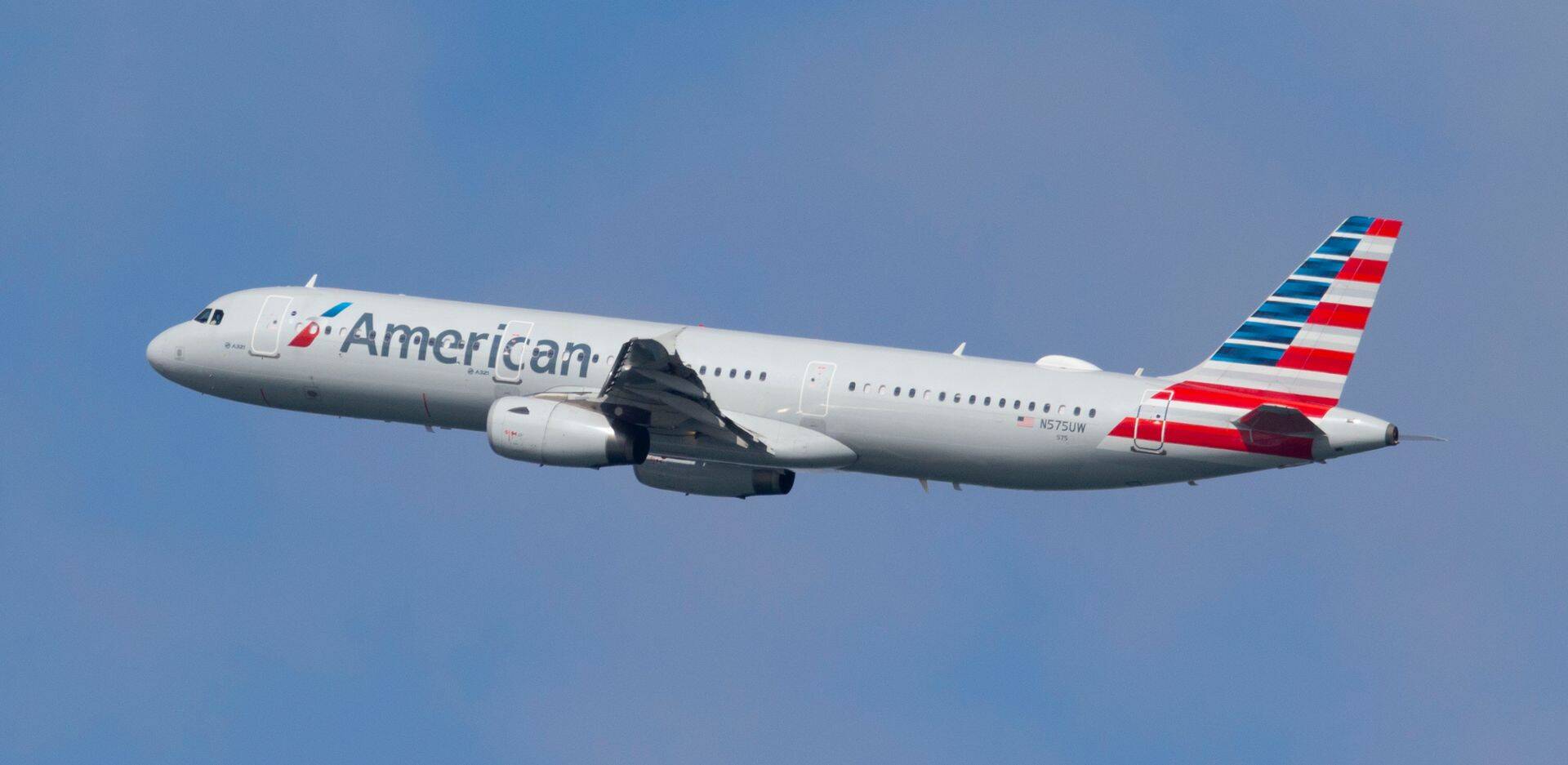 American Airlines'i Airbus A321-231 lennuk lahkumas Bostoni Logani Rahvusvaheliselt Lennuväljalt 12. märtsil 2019. aastal.